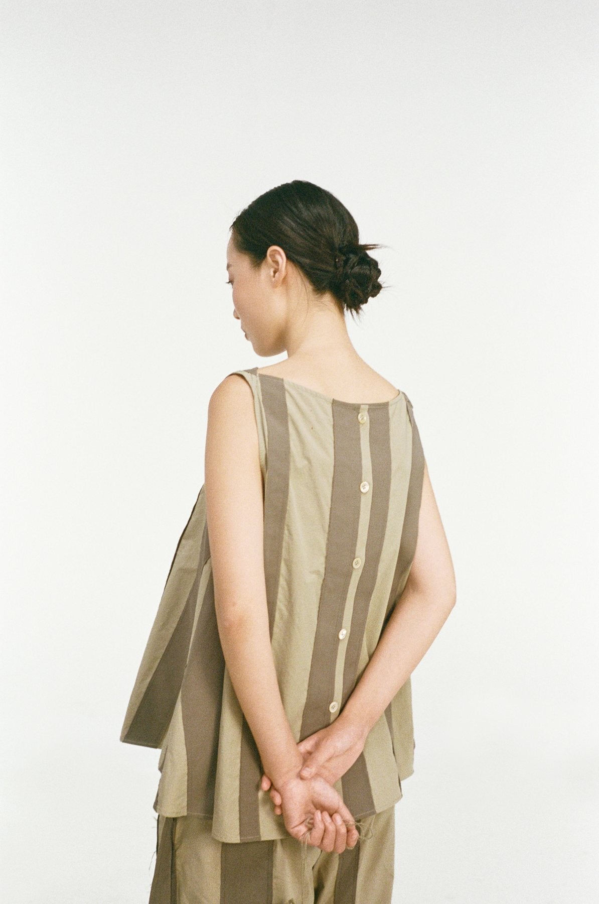 unisecon spring summer 2026 — paper and wind — lookbook photograph 4