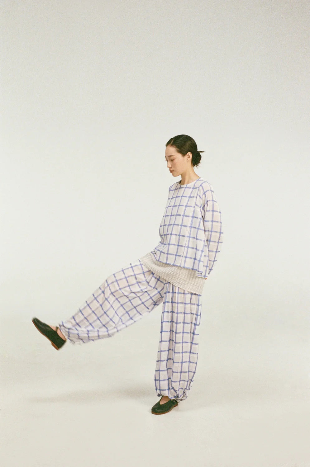 unisecon organic cotton womenswear – weaving and collaging by hand
