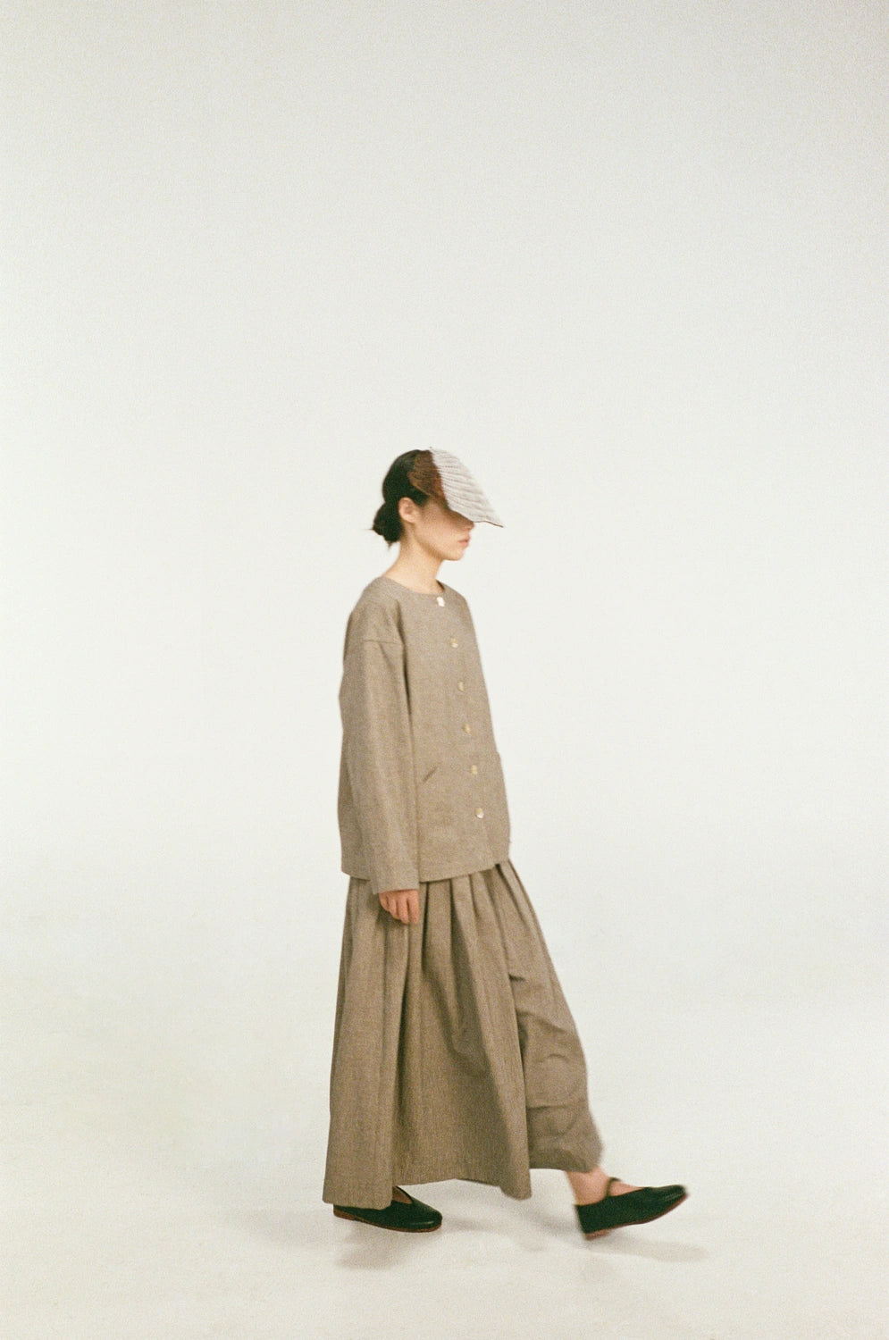 unisecon-alva-jacket-grey-full-body-profile