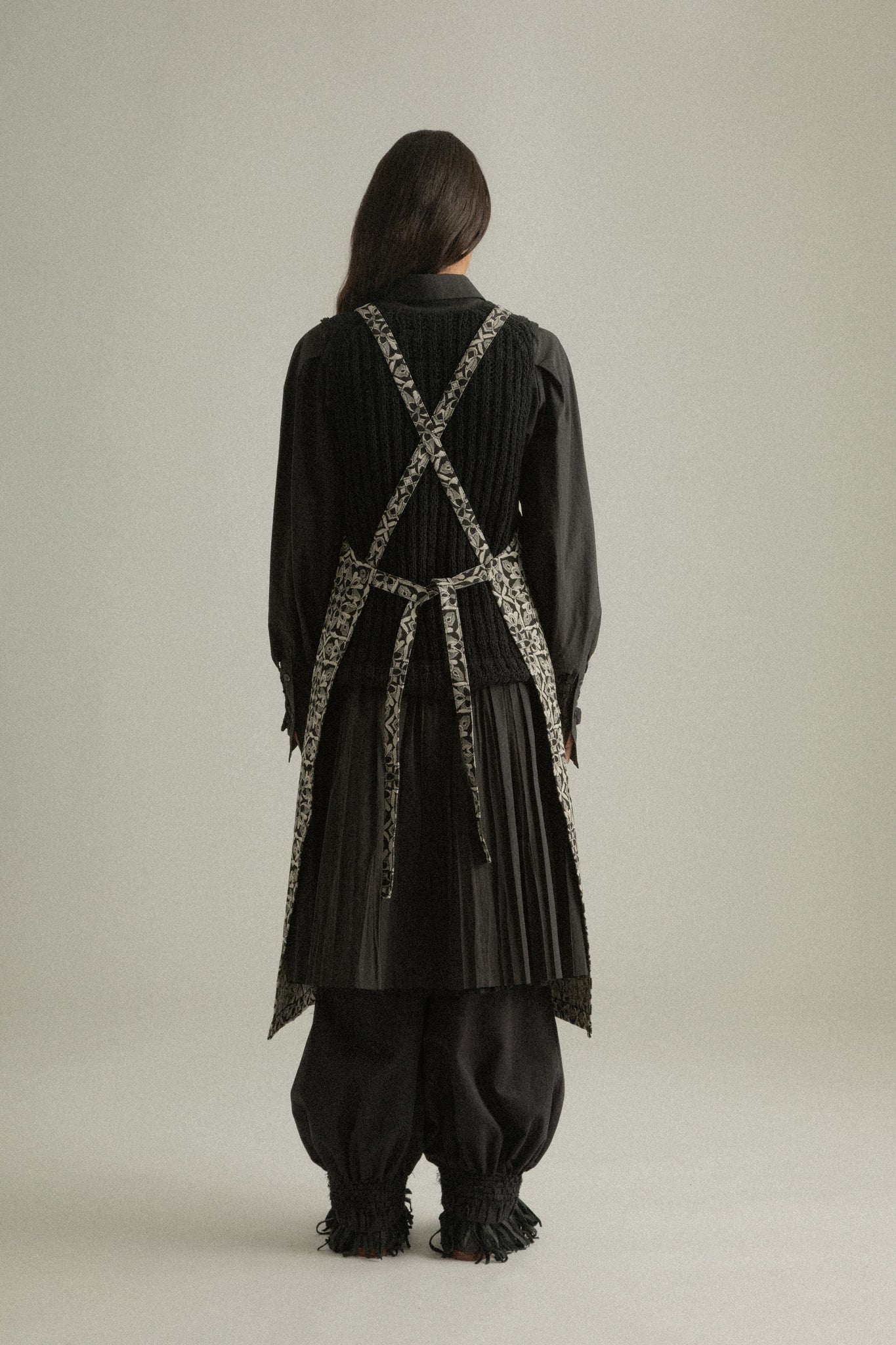 Back view of Rhonda Apron in premium Chinese jacquard cotton, emphasizing the cross-back strap design.