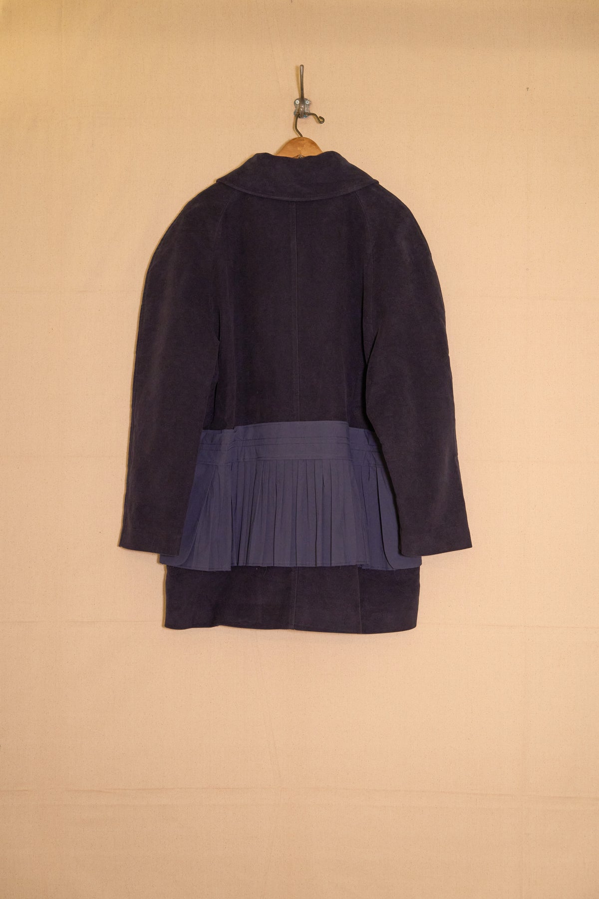 UNISECON Alba coat in blue detail view