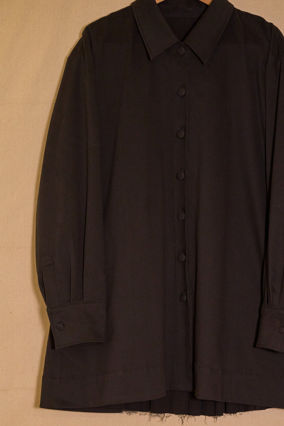 UNISECON Assia jacket in black detail view