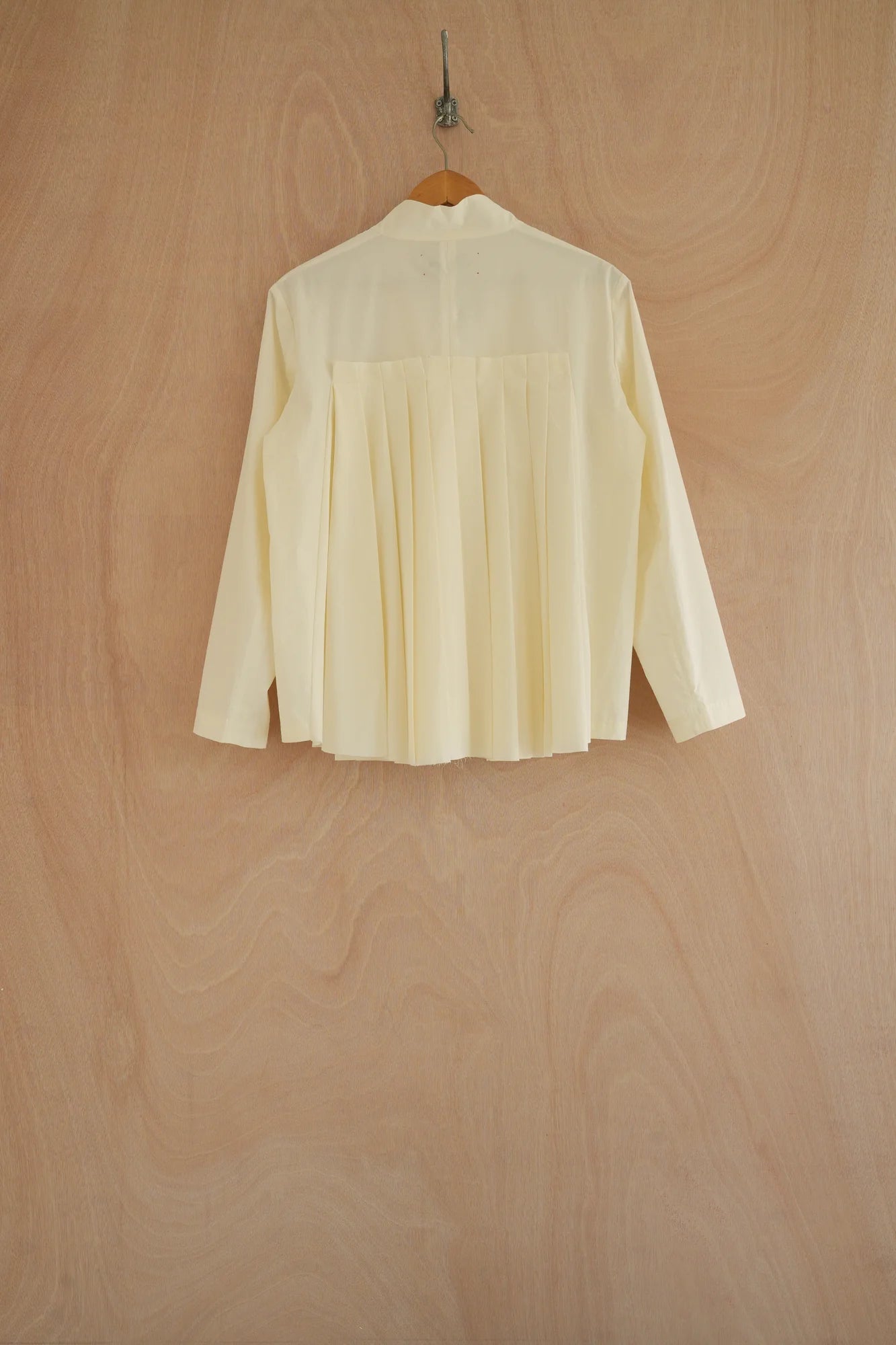 UNISECON Calen jacket in cream back view