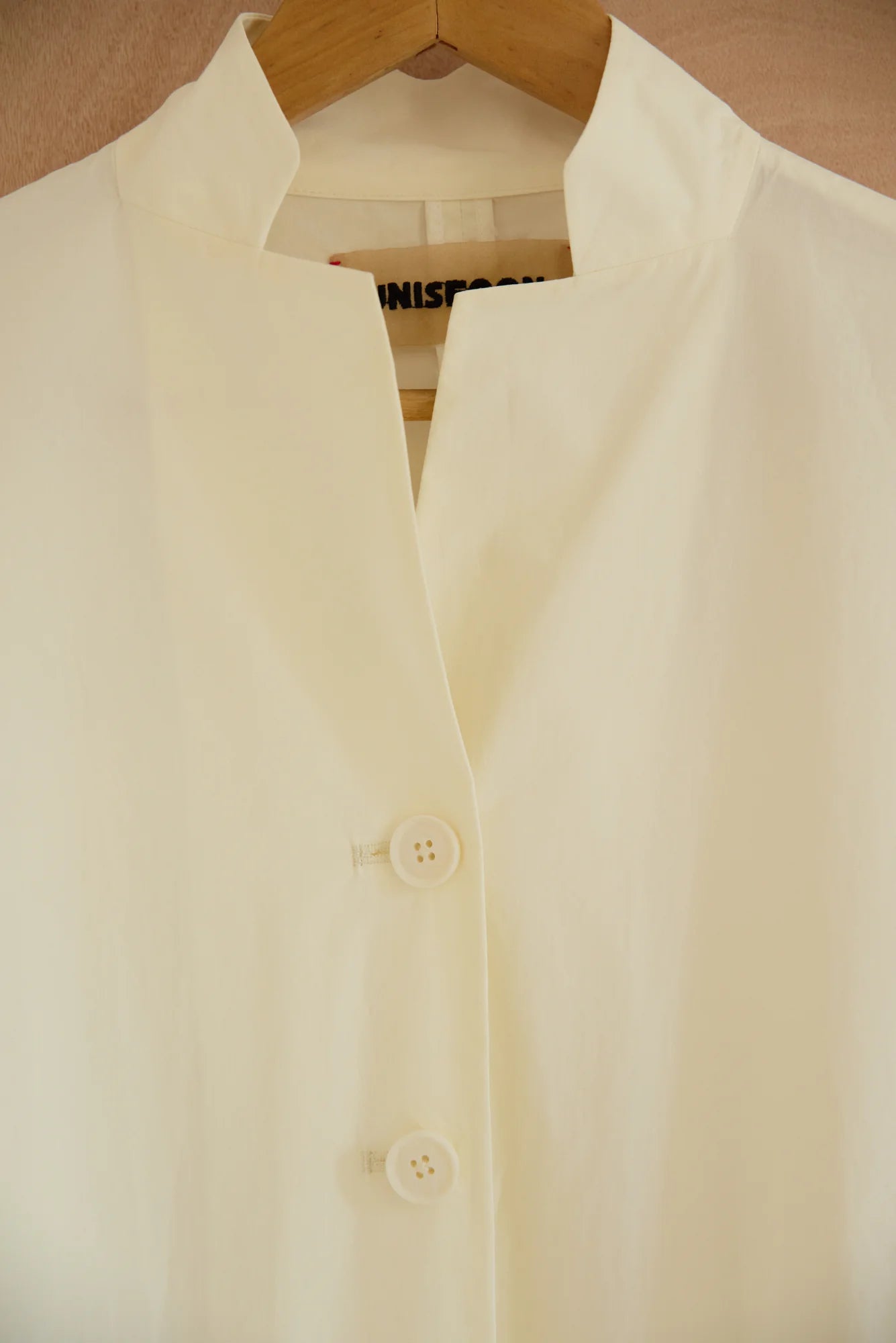 UNISECON Calen jacket in cream detail view
