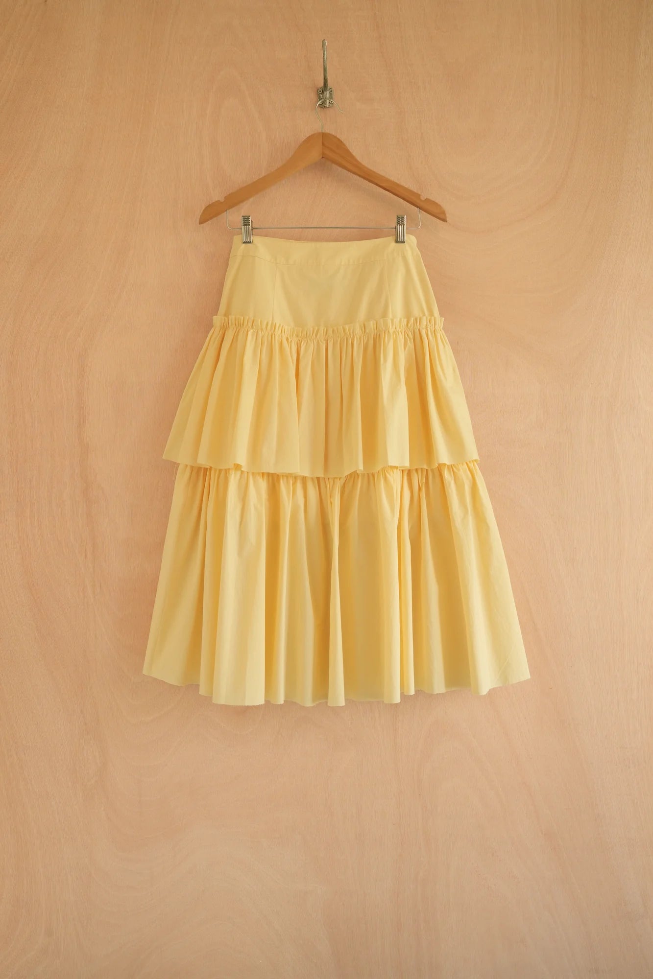 UNISECON Carr skirt in yellow, back view
