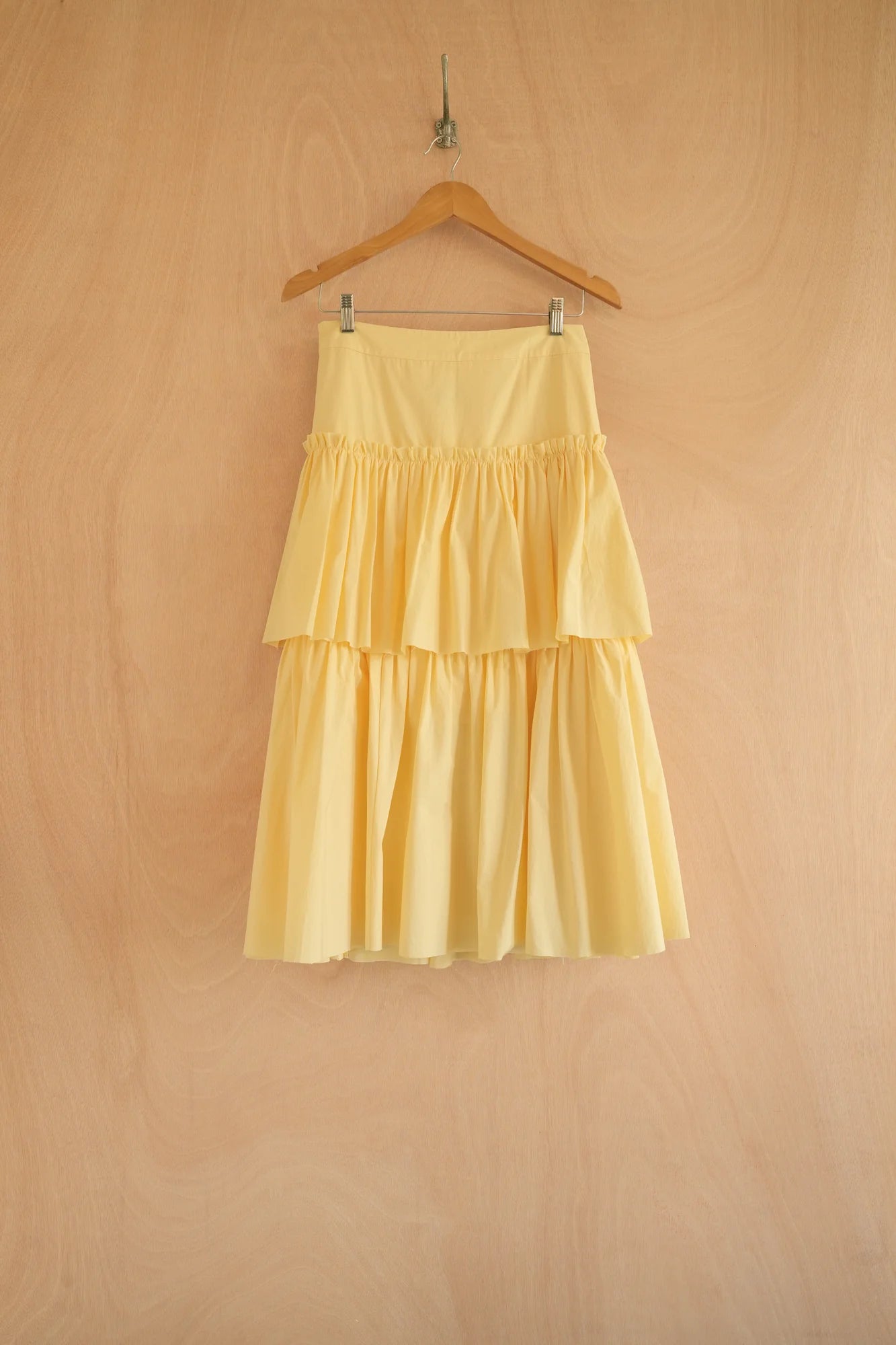 UNISECON Carr skirt in yellow, front view
