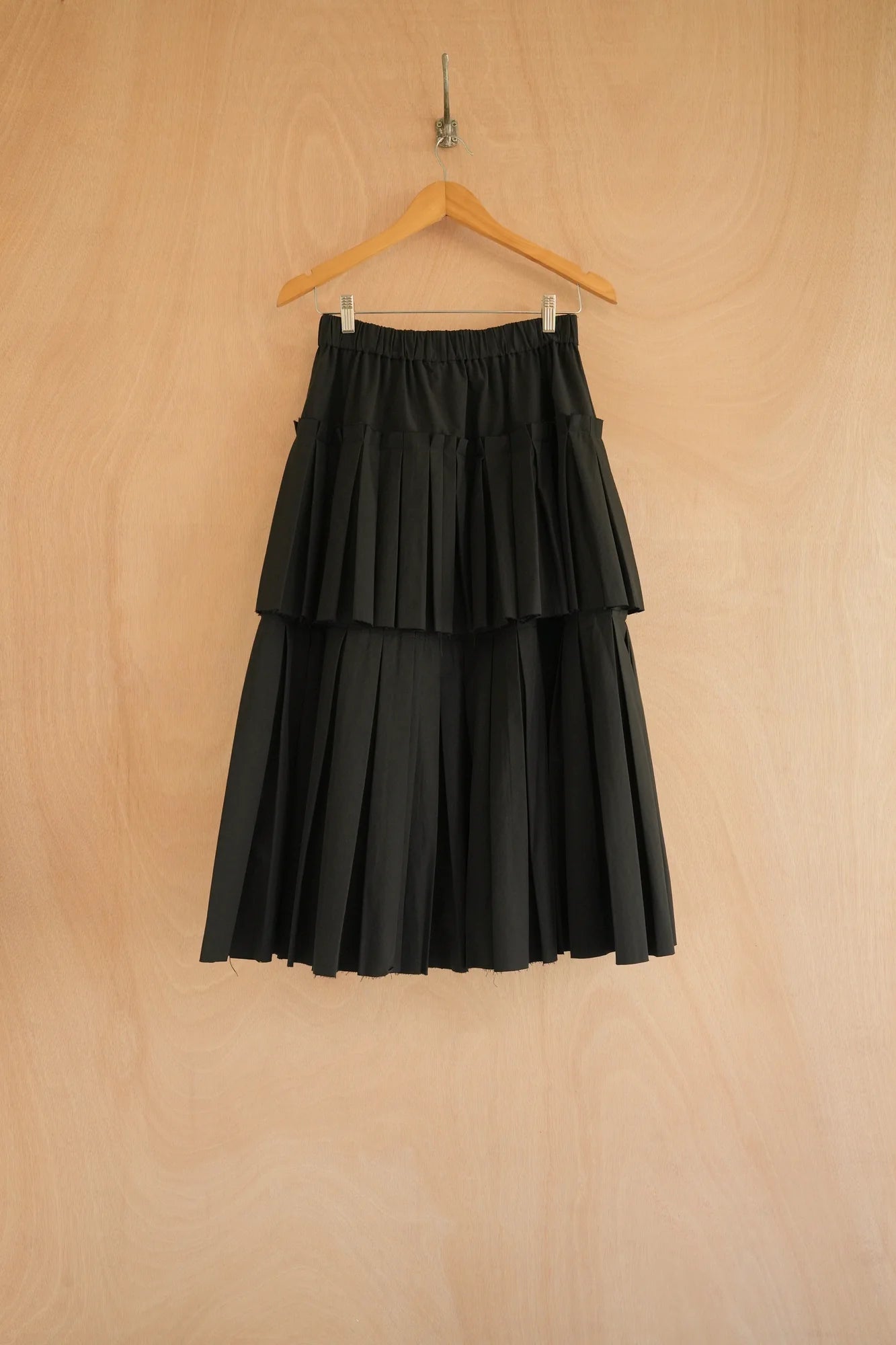 UNISECON Connie skirt in black, back view