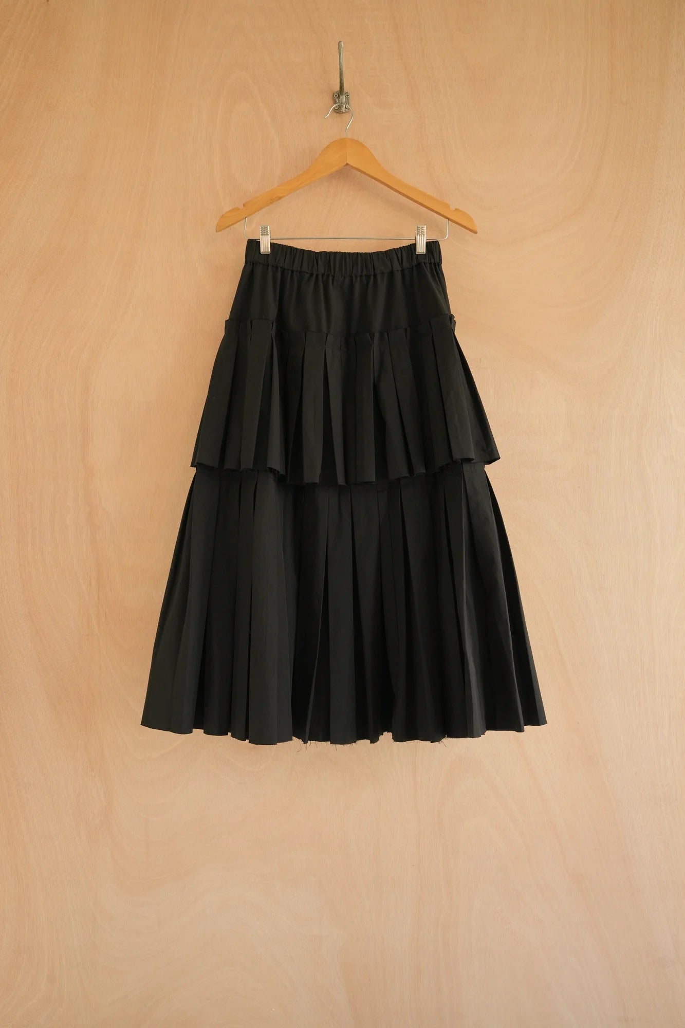 UNISECON Connie skirt in black, front view