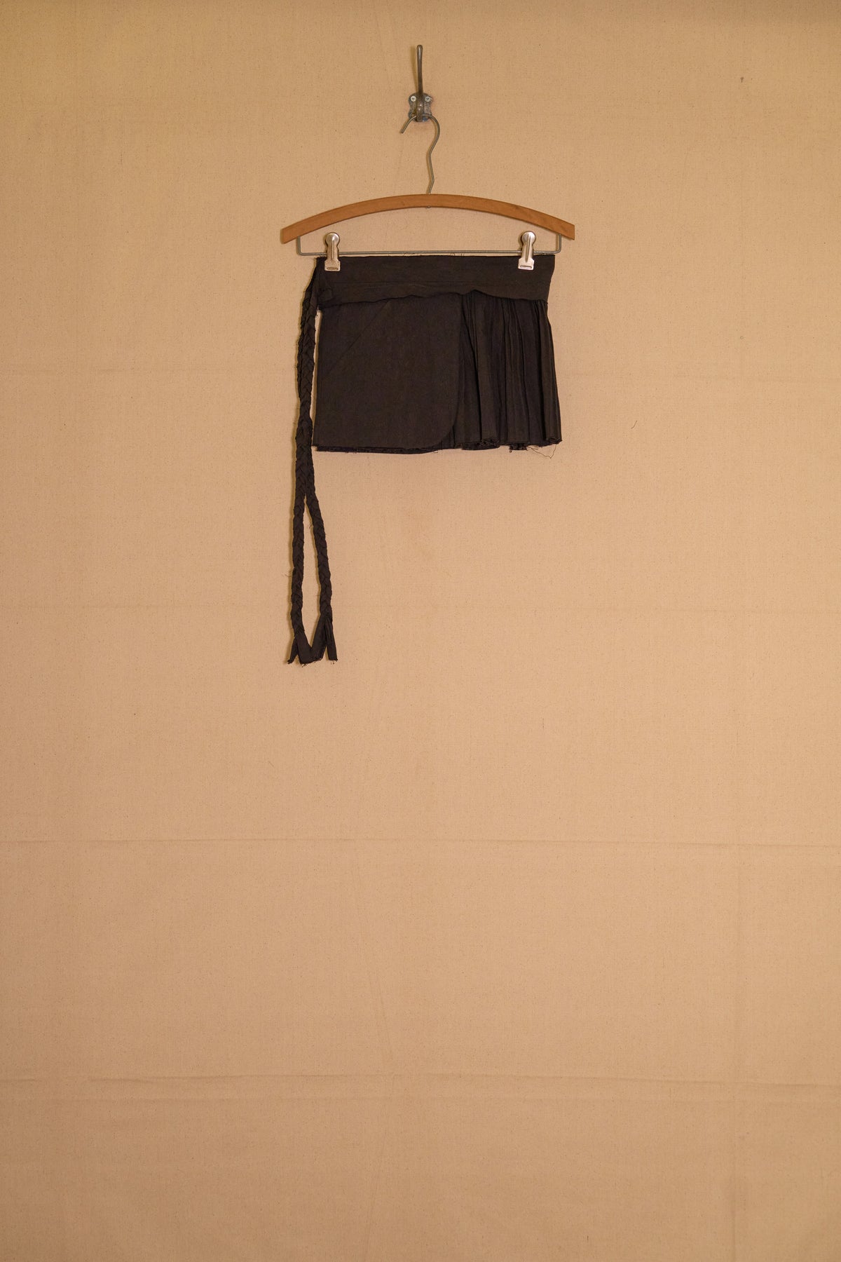 UNISECON Cora apron in black front view