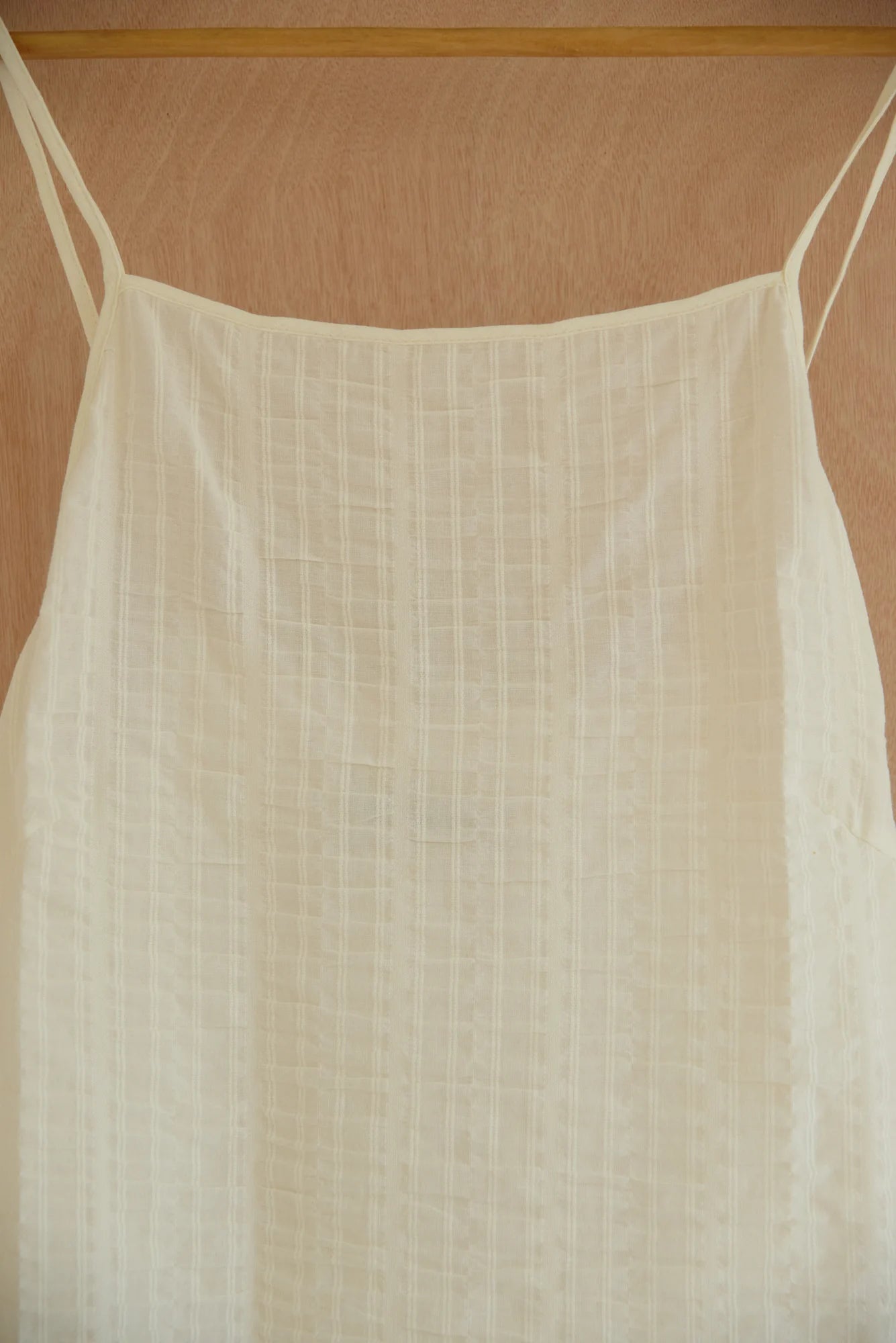 UNISECON Dela dress in white, detail view