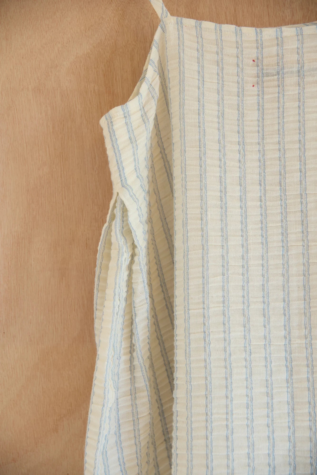 UNISECON Farr top in white, detail view