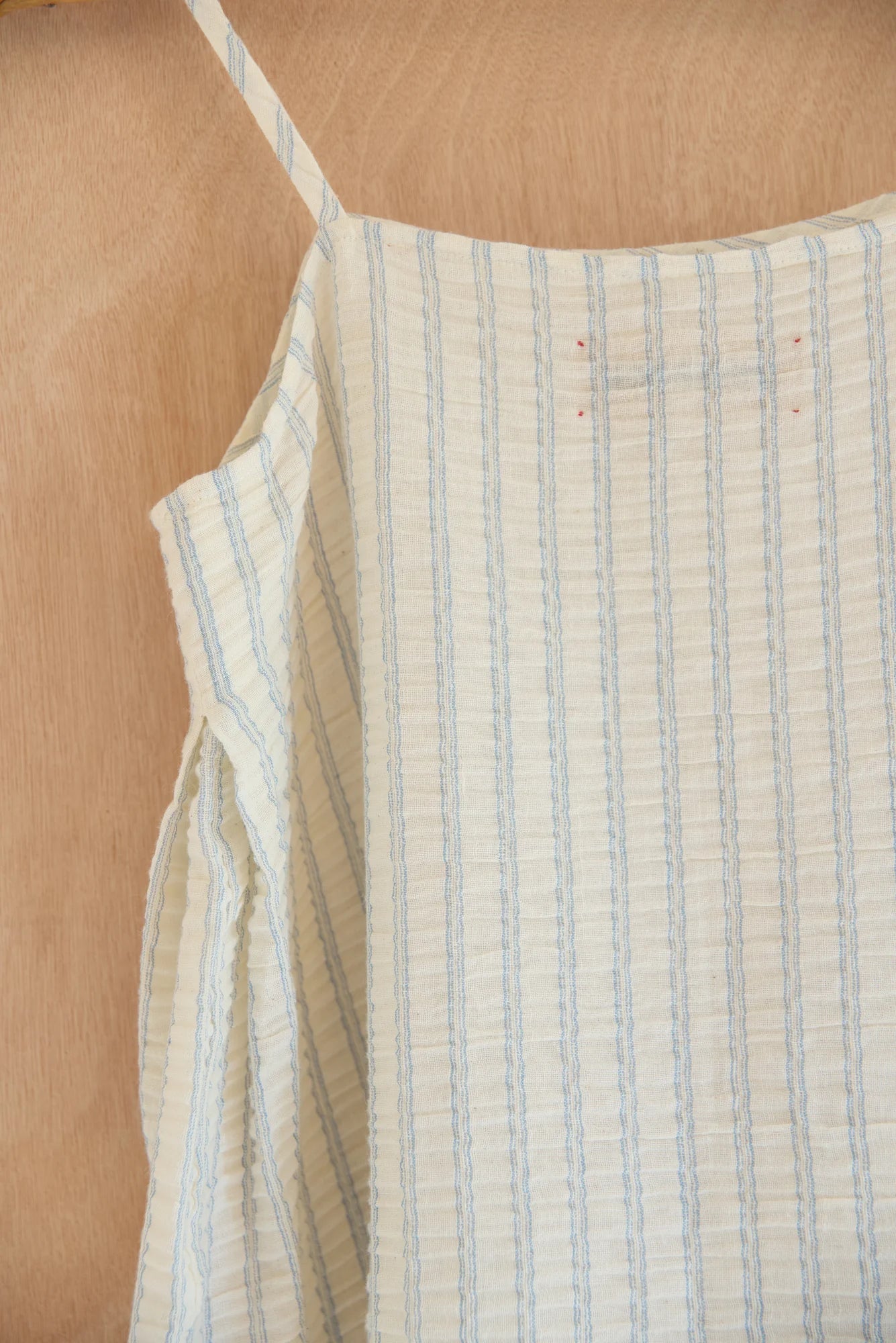 UNISECON Farr top in white, detail view