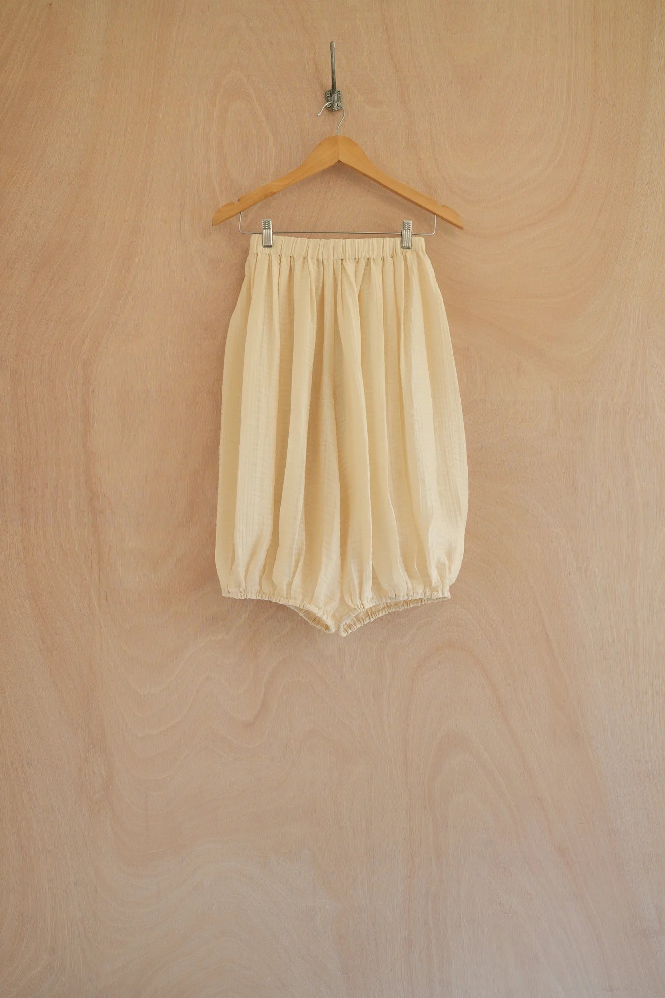 UNISECON ila pants in yellow, back view