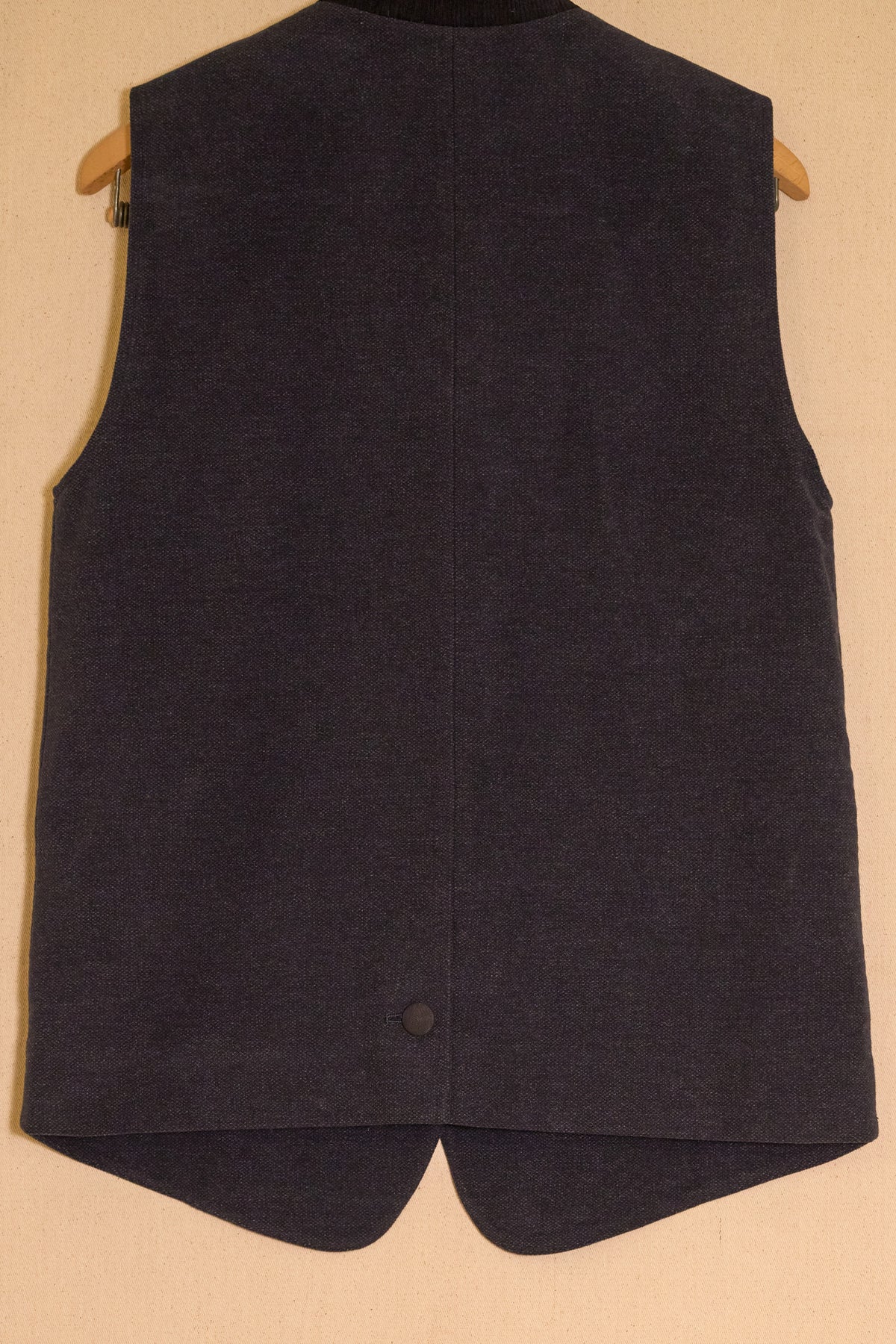UNISECON Kori vest in blue detail view