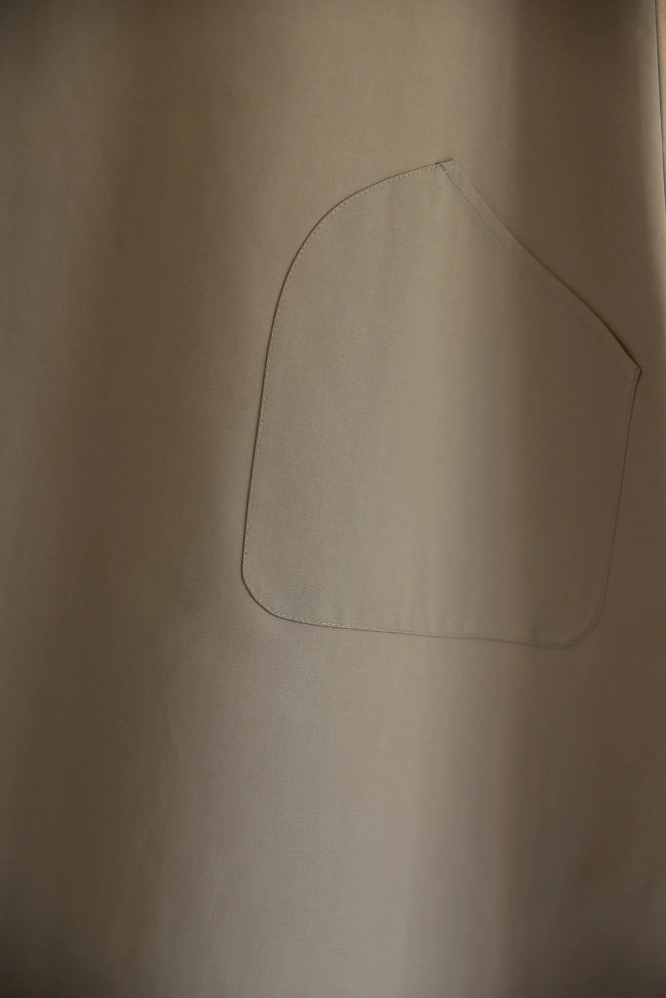 UNISECON Lana dress in olive, detail view-02