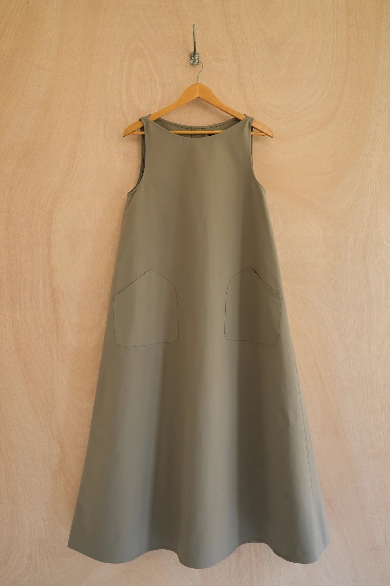 UNISECON Lana dress in olive, front view