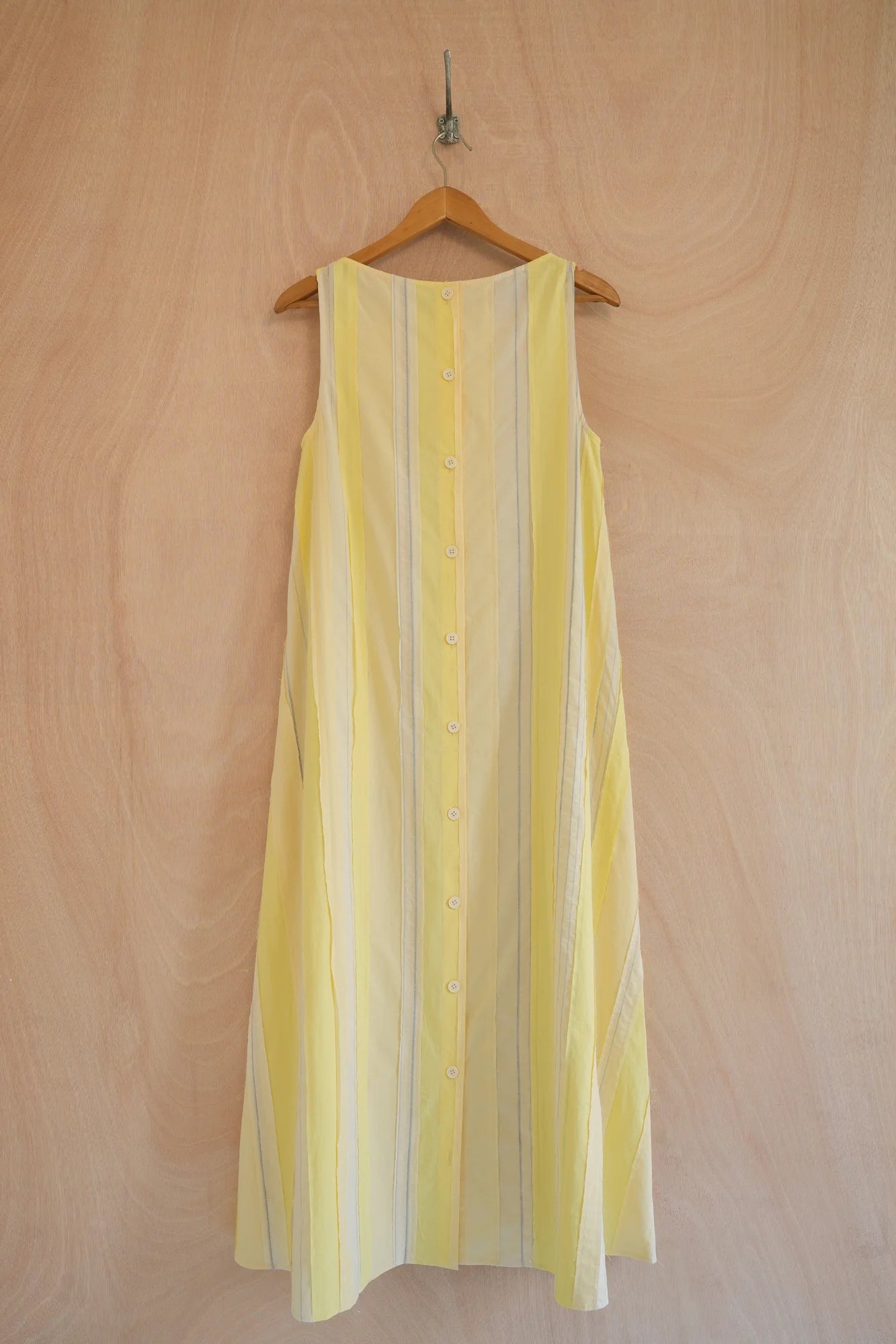 UNISECON Lana dress in yellow, back view