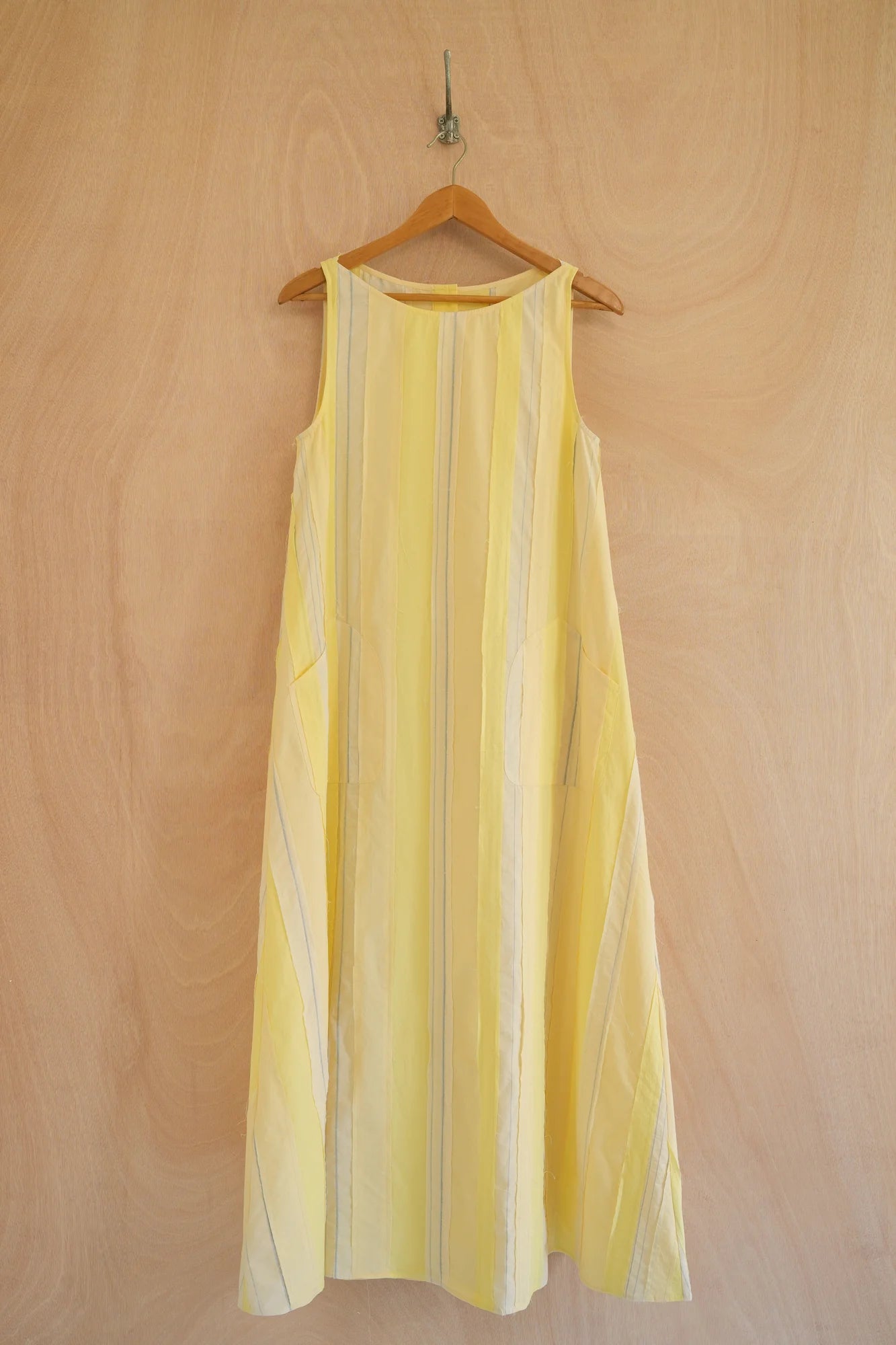 UNISECON Lana dress in yellow, front view