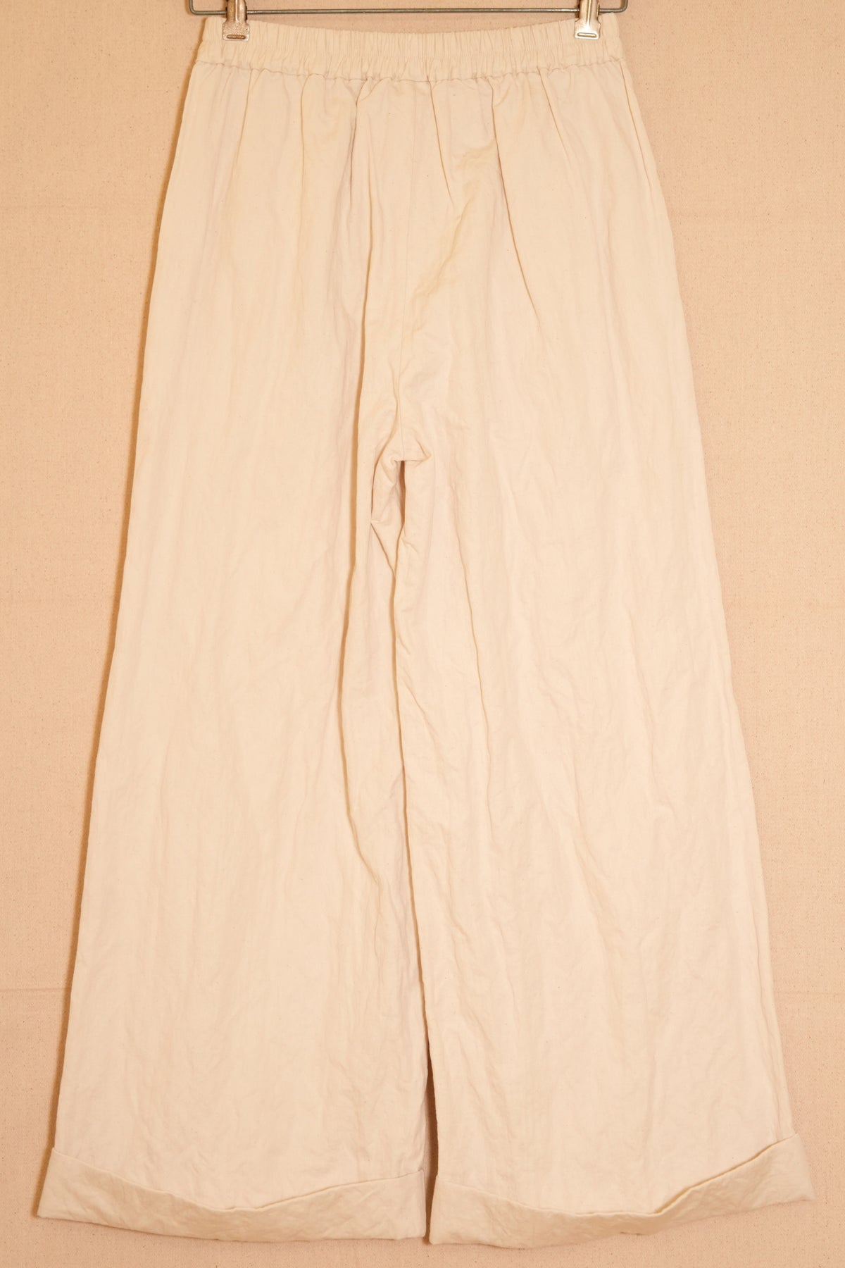 UNISECON Levi pants in white detail view
