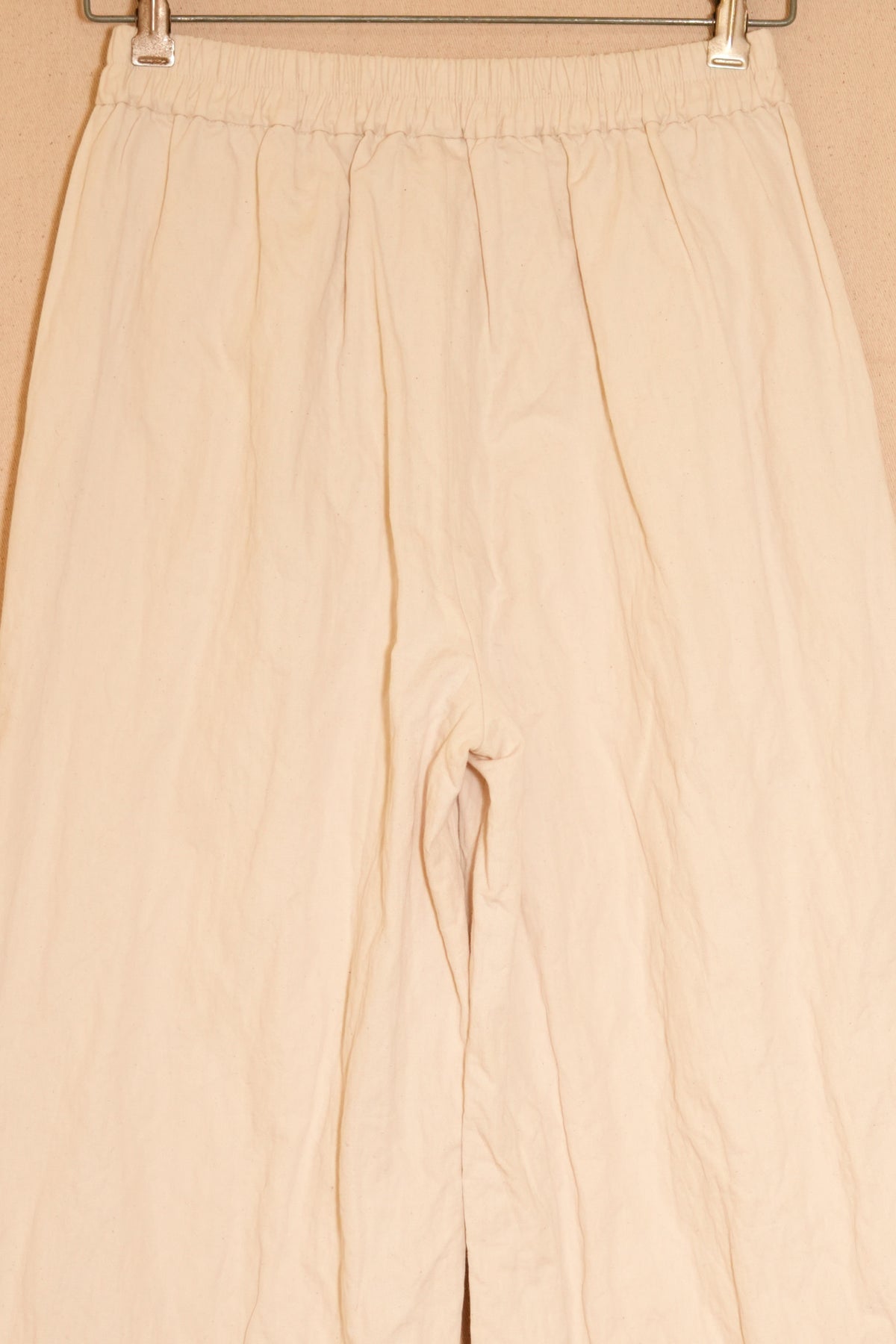 UNISECON Levi pants in white detail view
