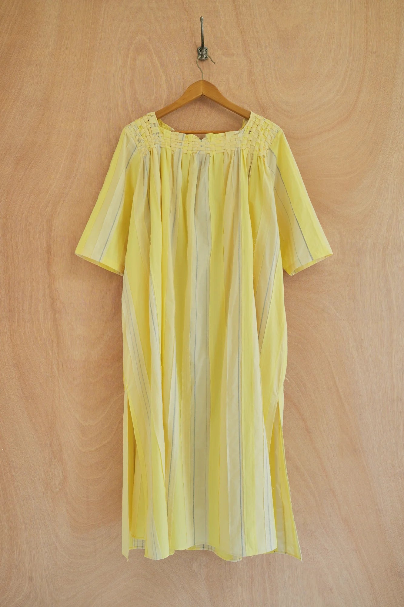 UNISECON Mavis dress in yellow, back view