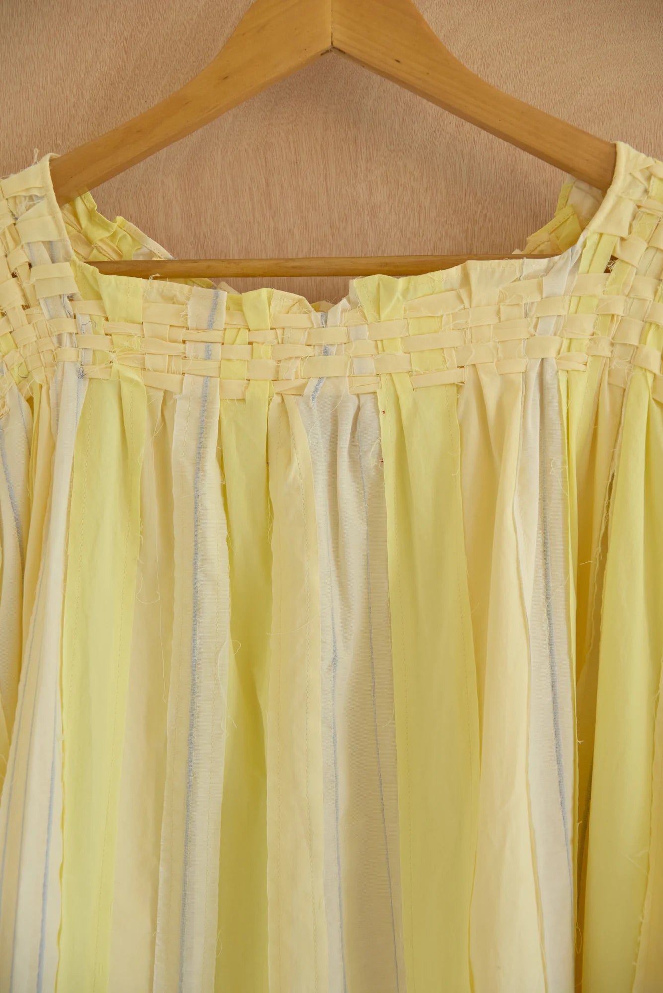 UNISECON Mavis dress in yellow, detail view 02