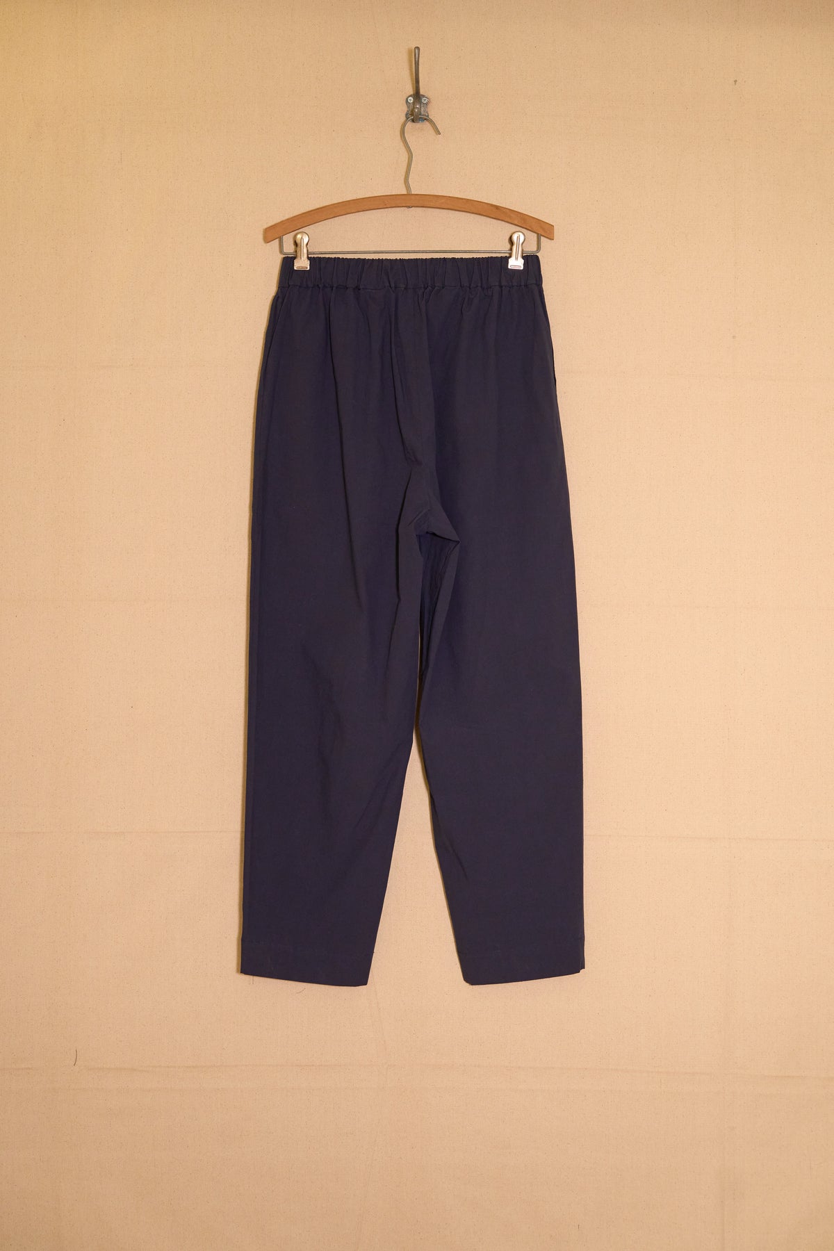 UNISECON Min pants in blue back view