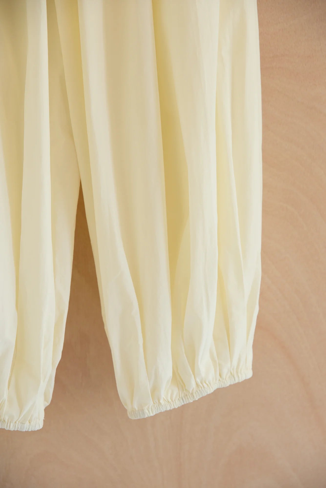 UNISECON Odell pants in white, detail view