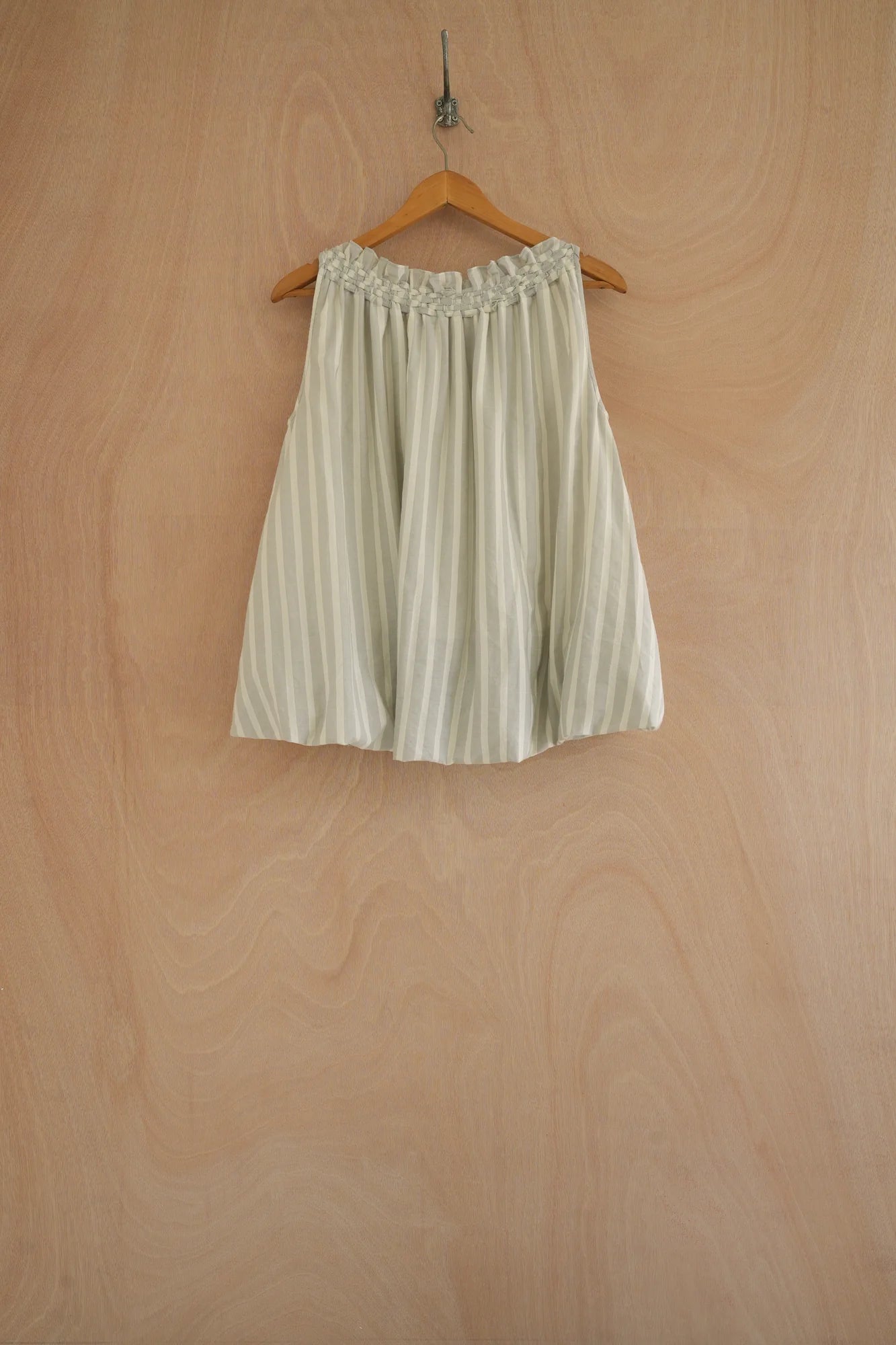 UNISECON Odon top in grey, back view