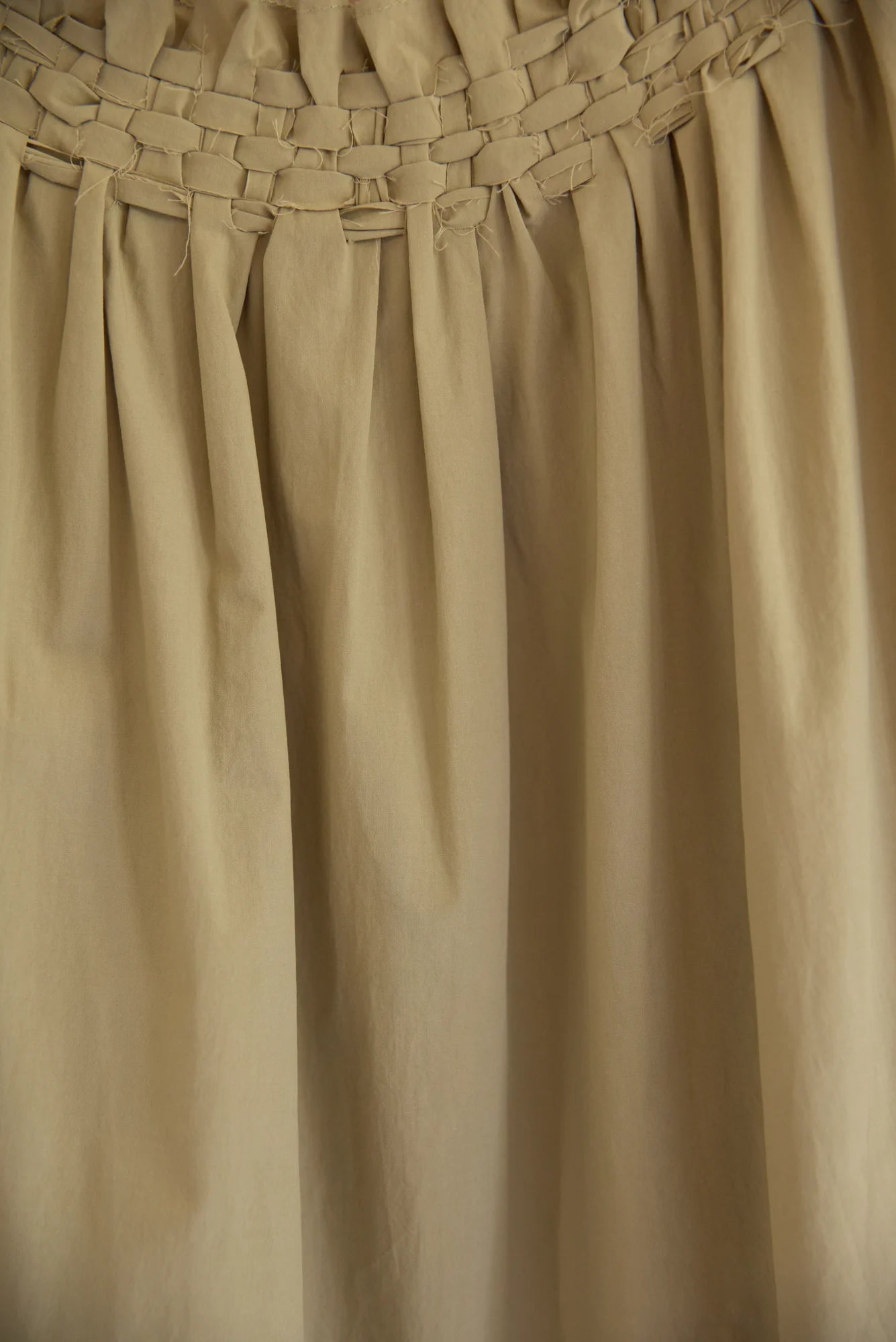 UNISECON Olga top in taupe, detail view