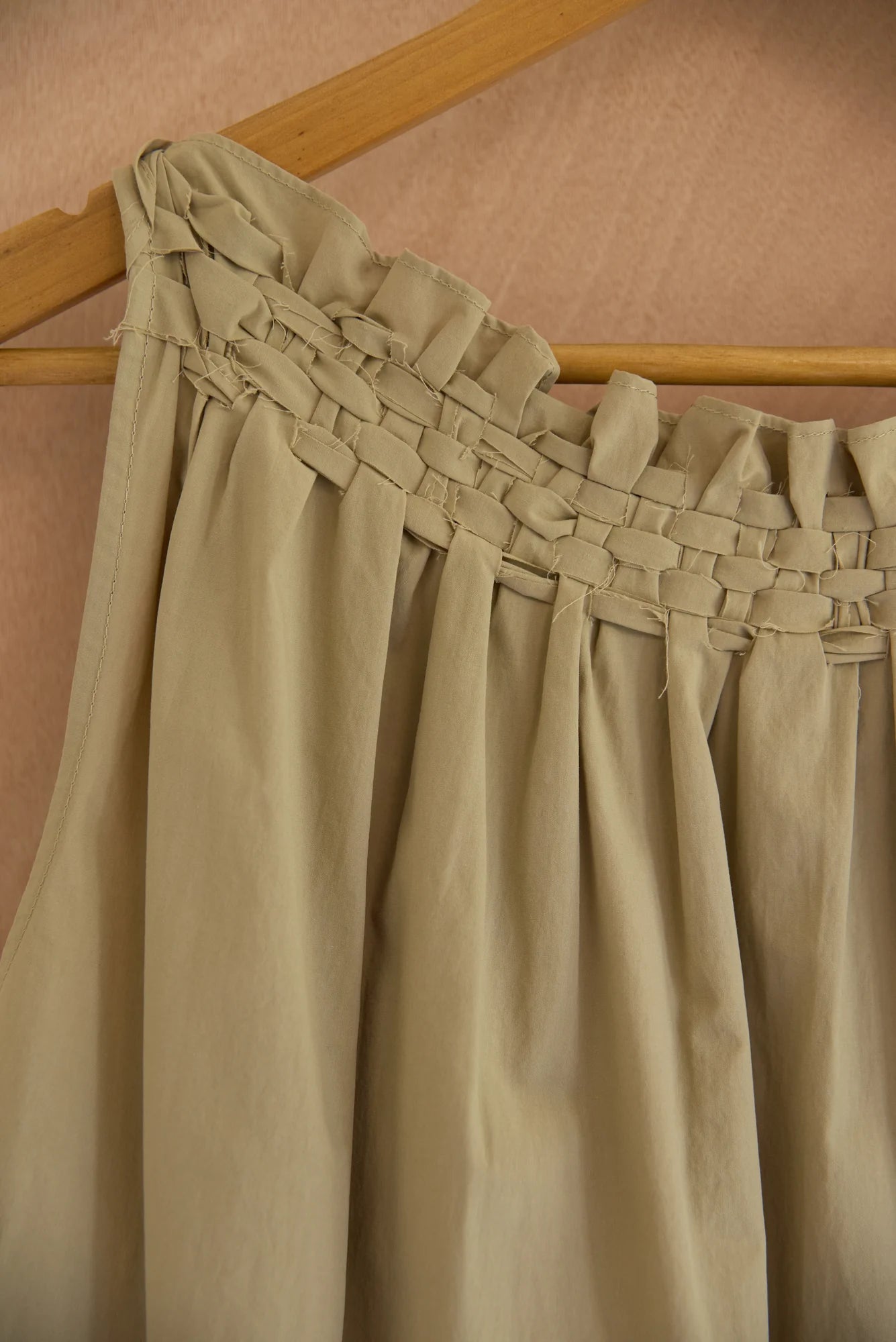 UNISECON Olga top in taupe, detail view