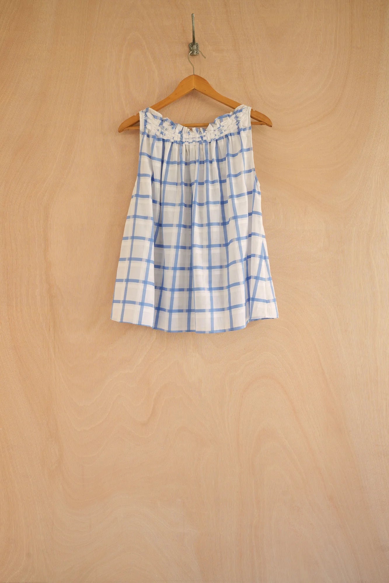 UNISECON olga top in white, back view