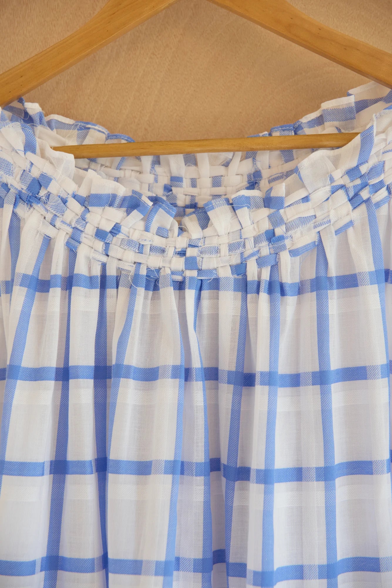 UNISECON olga top in white/blue, detail view