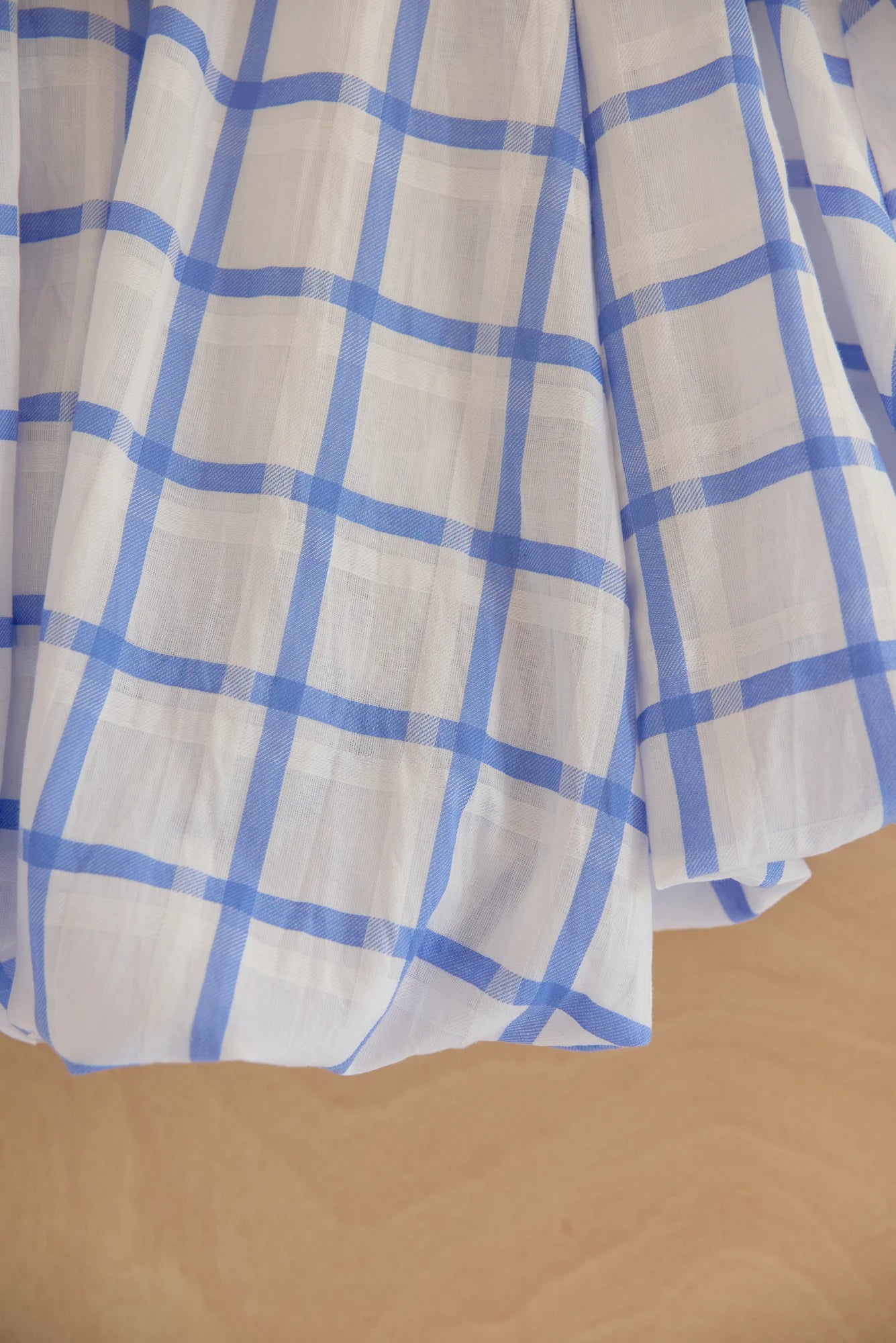 UNISECON Orin skirt in white/blue, detail view