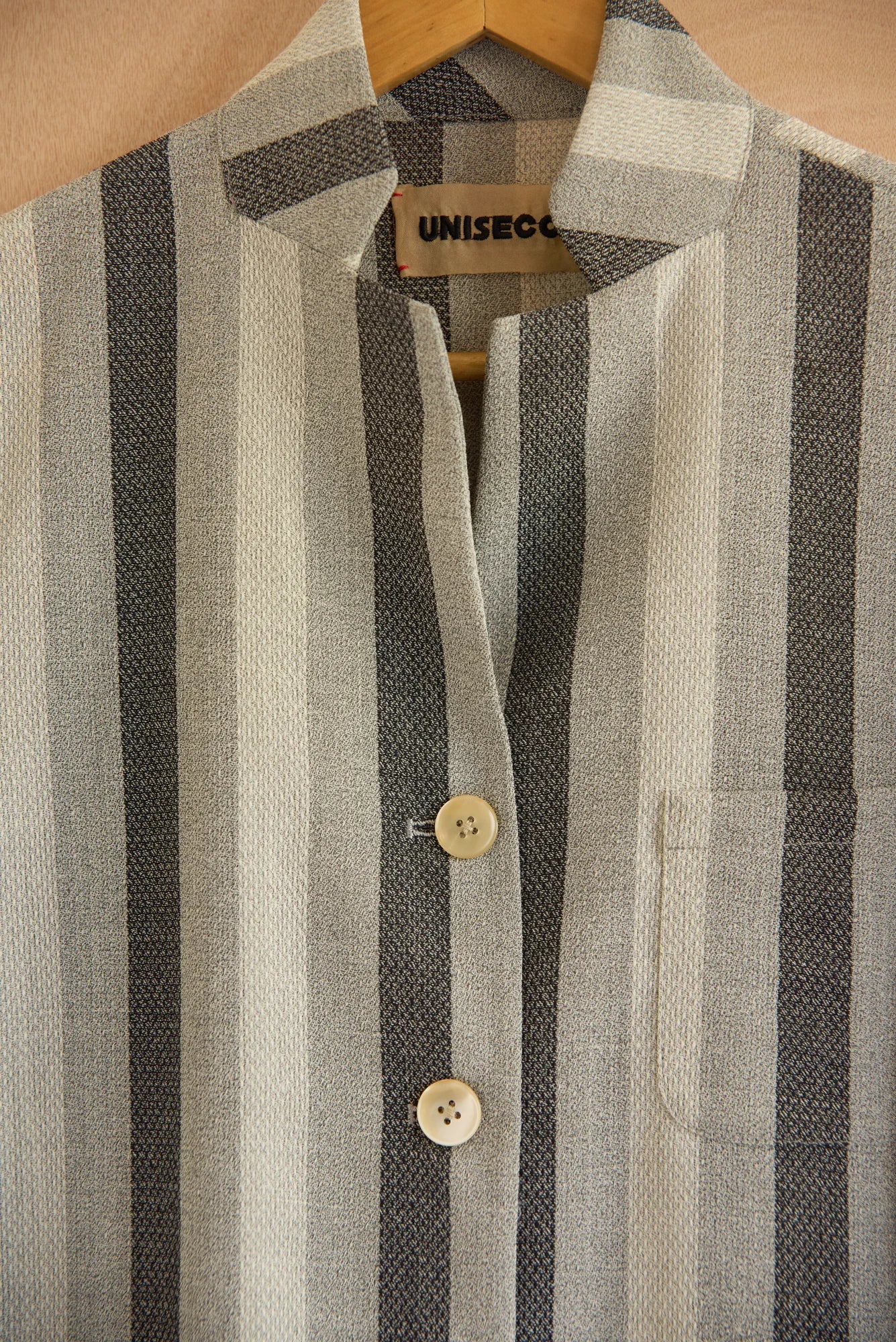 UNISECON Patcha jacket in grey, detail view