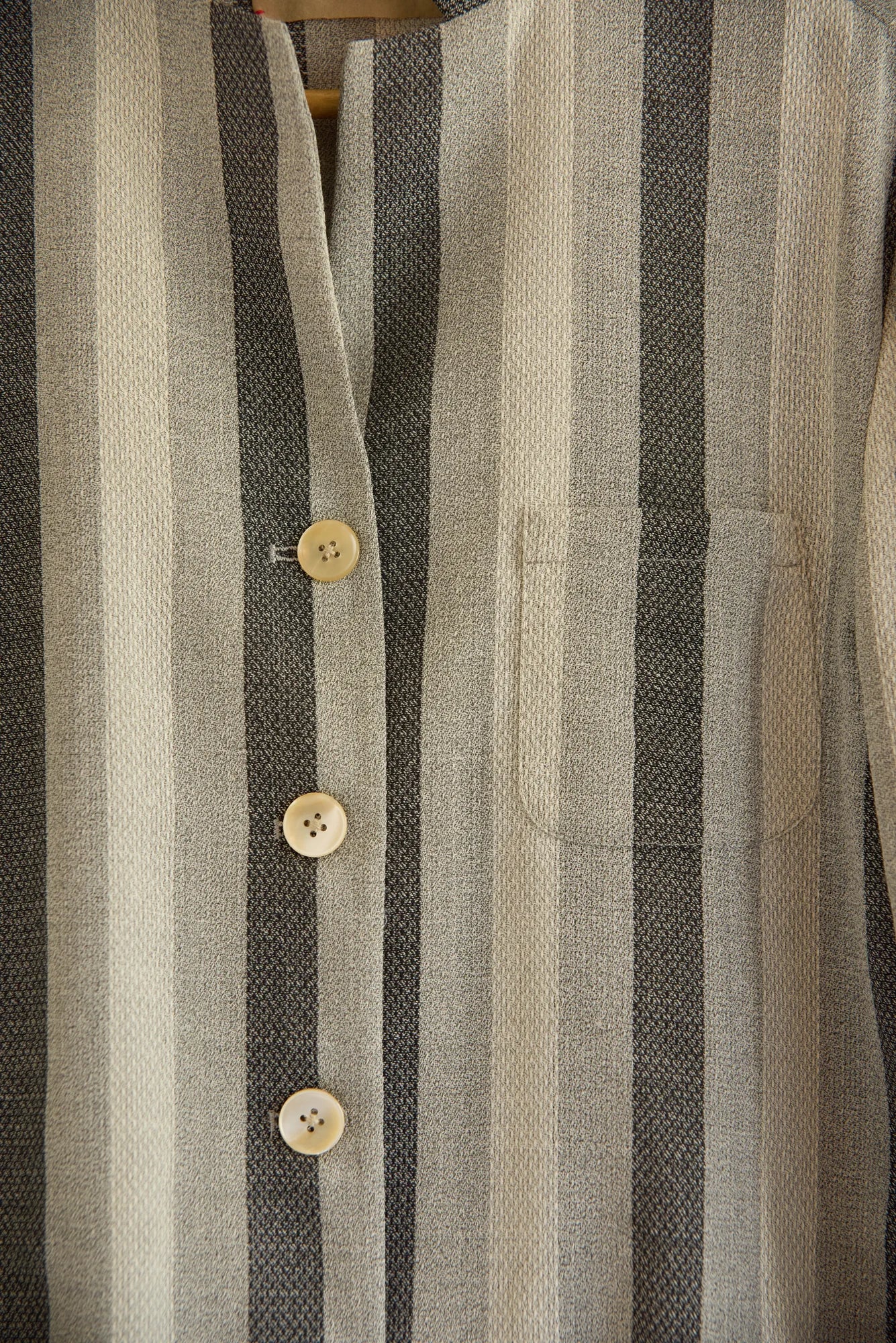 UNISECON Patcha jacket in grey, detail view
