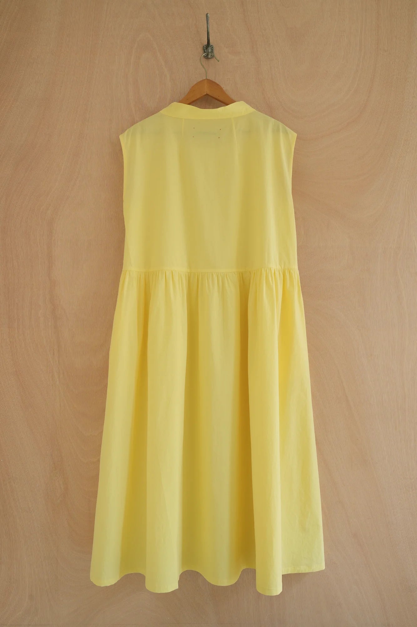 UNISECON Patti dress in yellow, back view