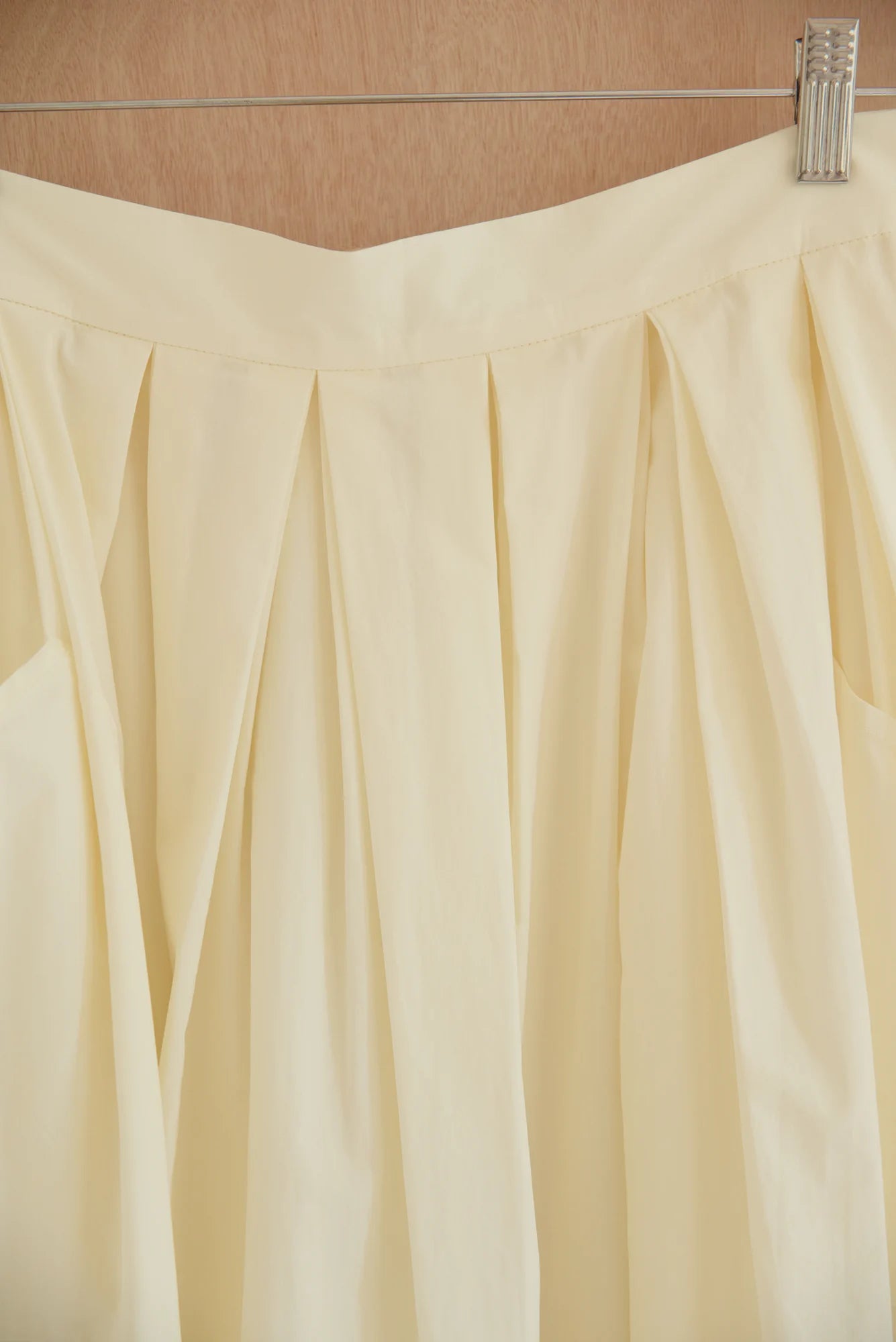 UNISECON Perla skirt in cream, detail view