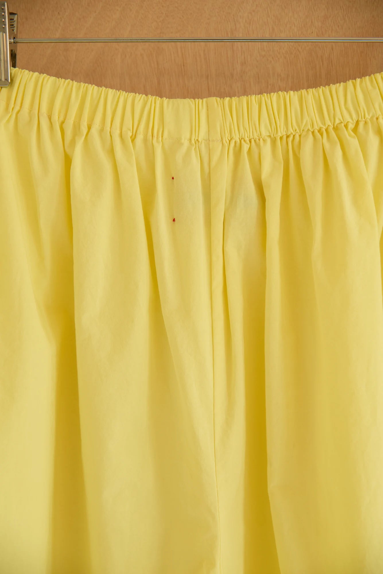 UNISECON Qira pants in yellow, detail view