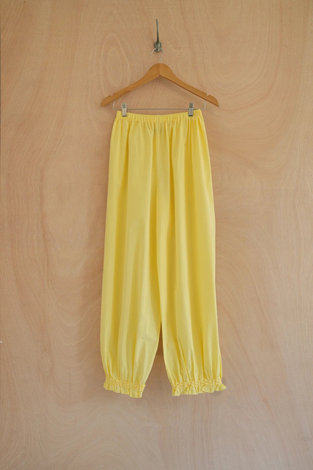 UNISECON Qira pants in yellow, front view