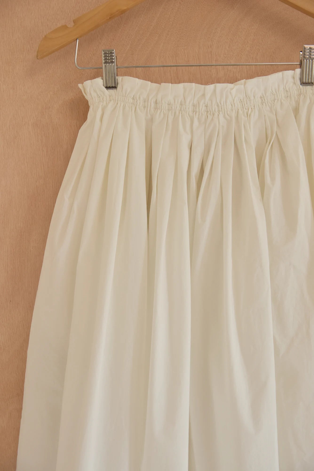 UNISECON quinn skirt in white, detail view 