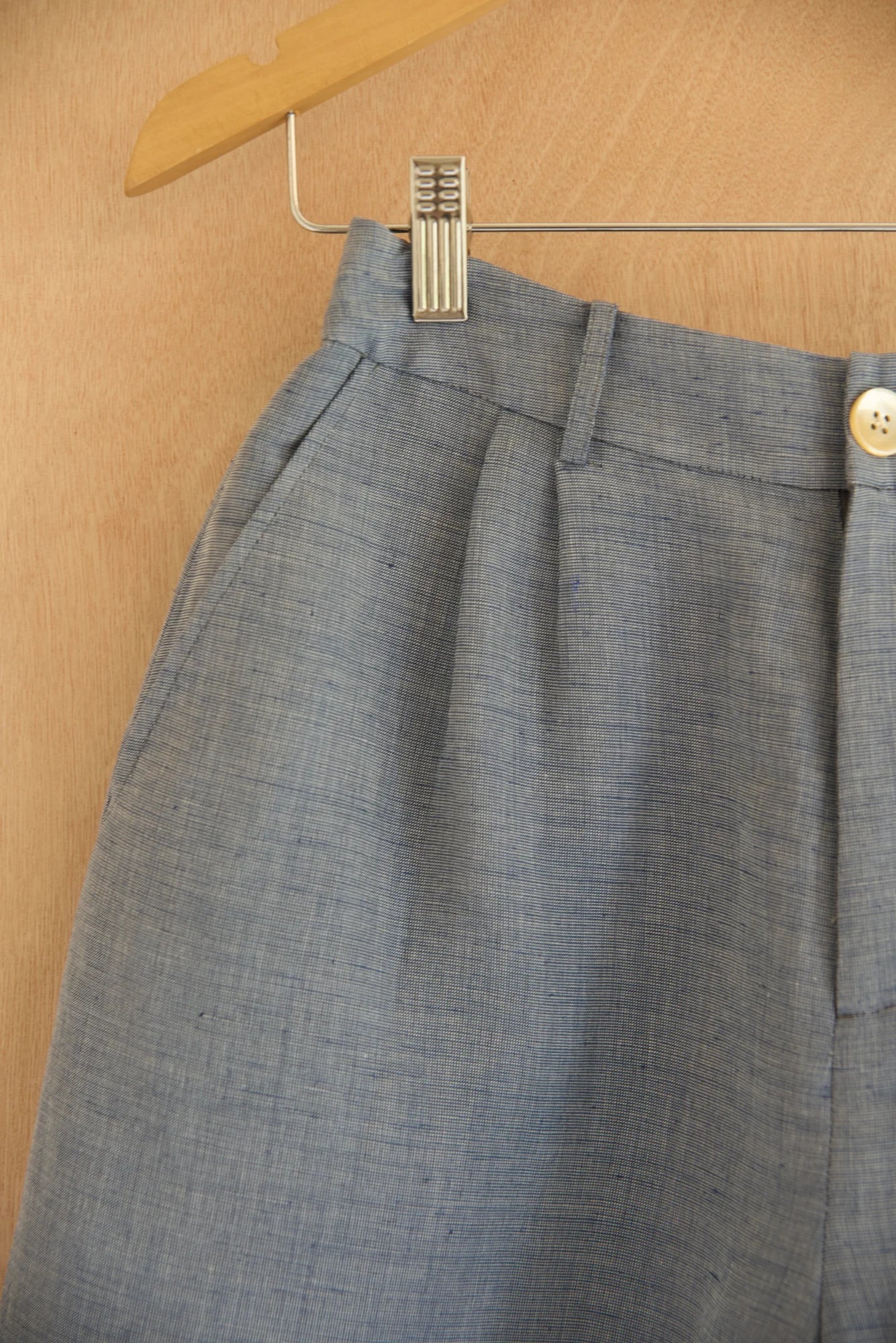 UNISECON Revi short in blue, detail view