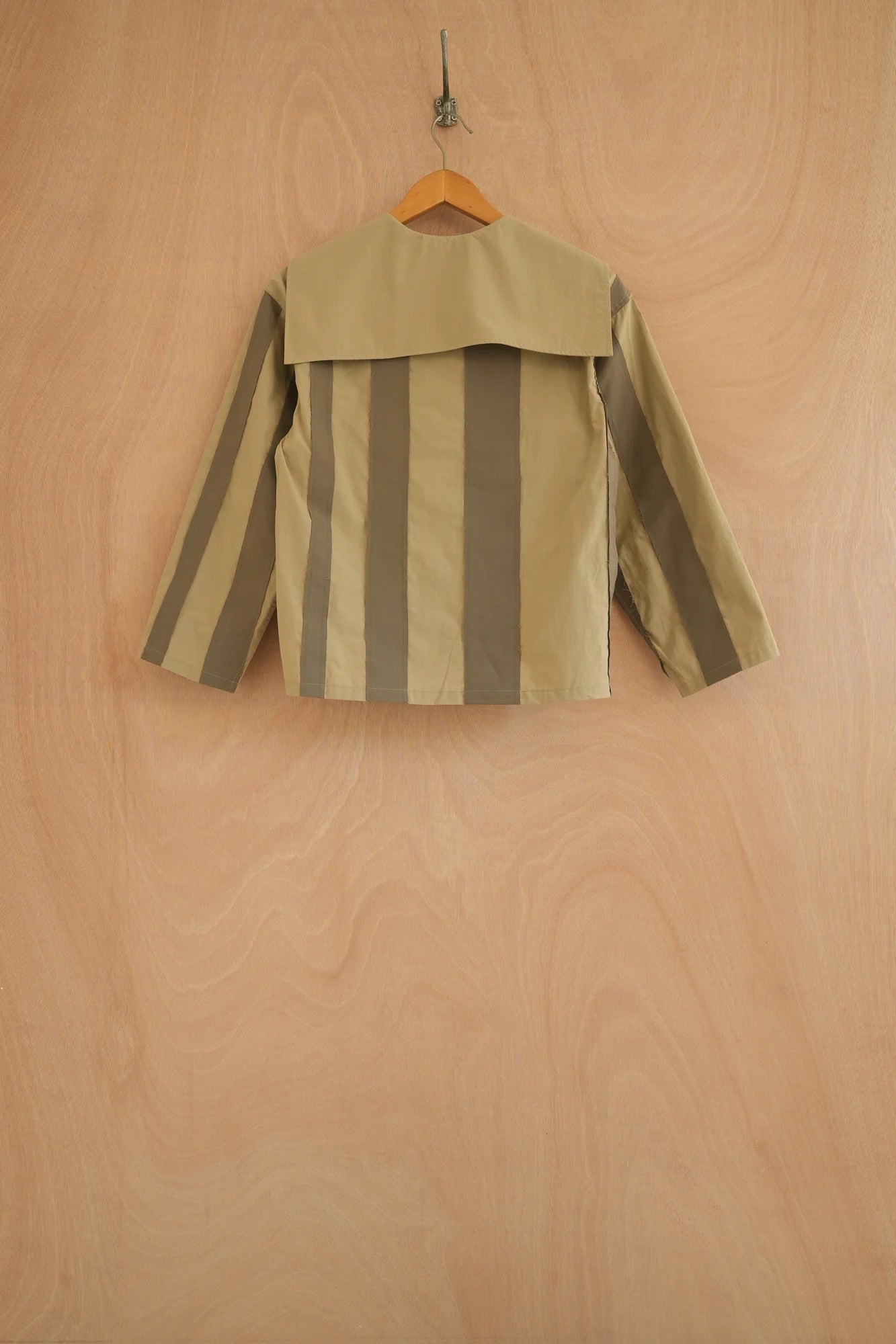 UNISECON Sally top in taupe/olive, back view