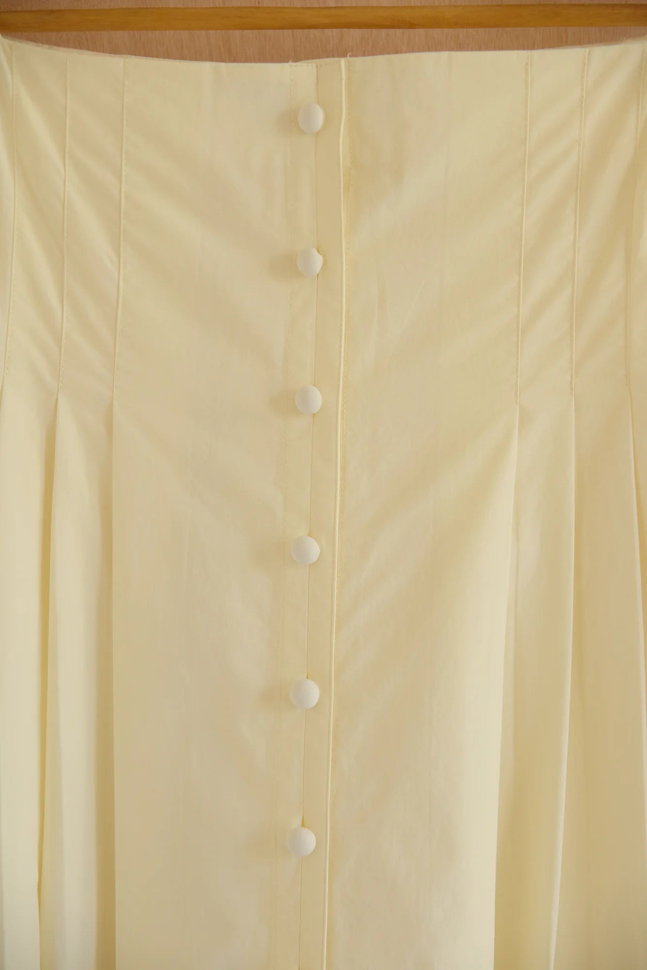 UNISECON Sharrina dress in cream, detail view
