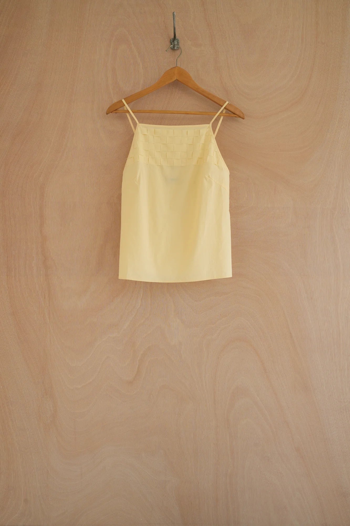 UNISECON Suri top in yellow, front view