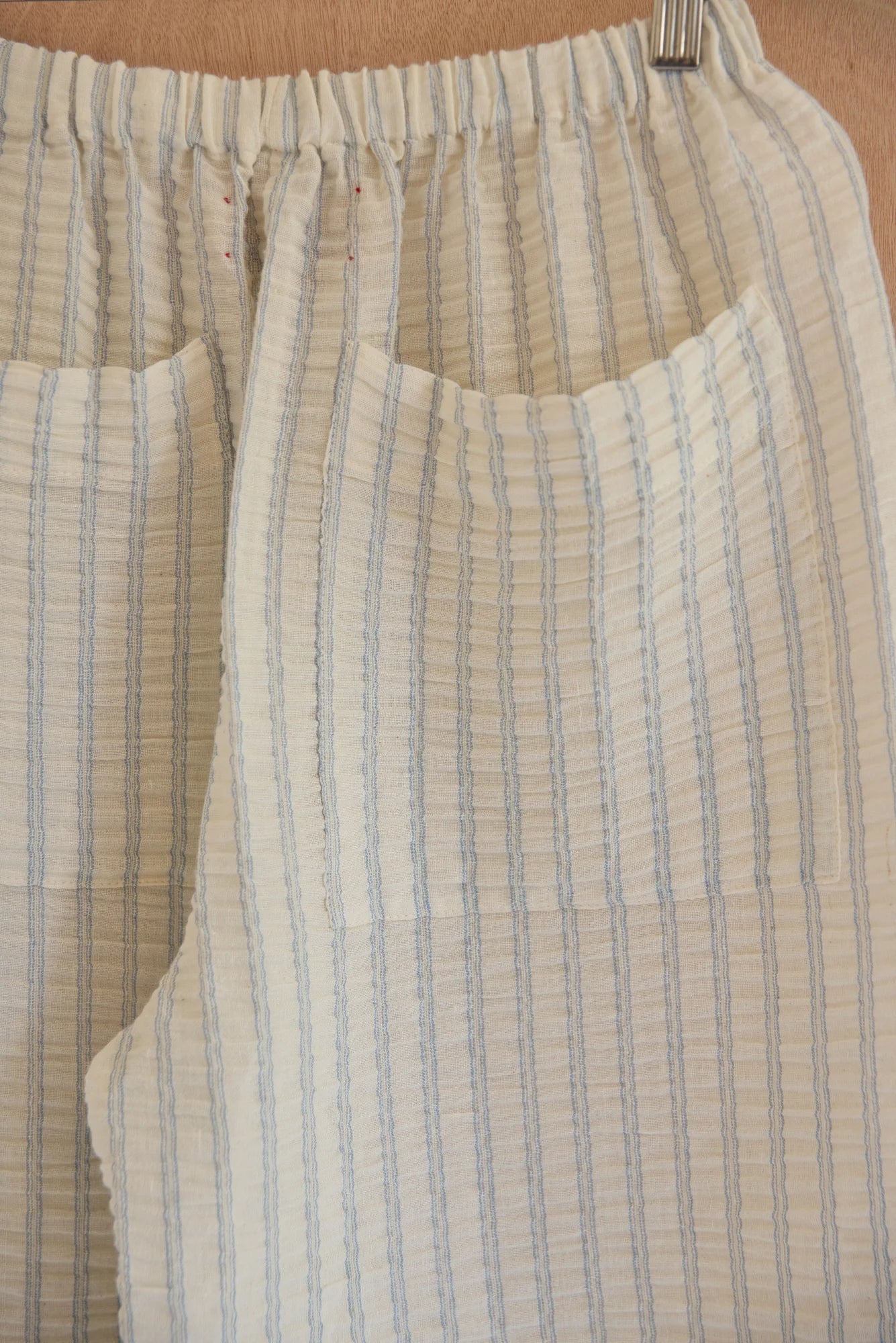 Unisecon Tess pants in white, detail view