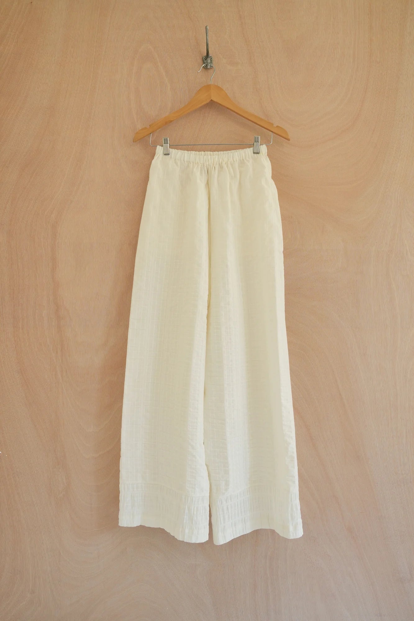 UNISECON Tine pants in white, front view