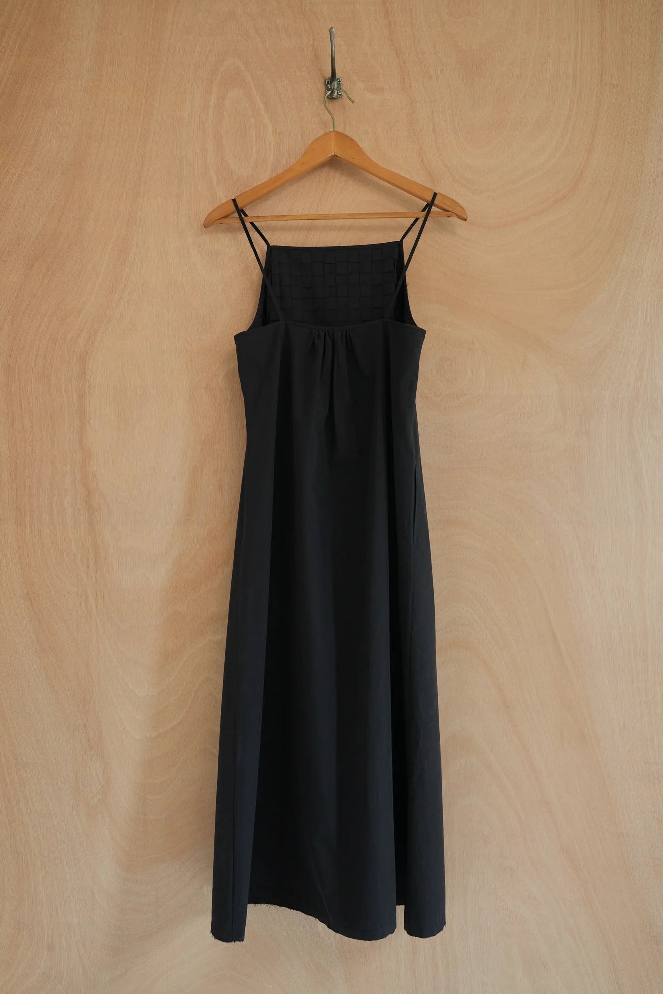 UNISECON voss dress in black, back view