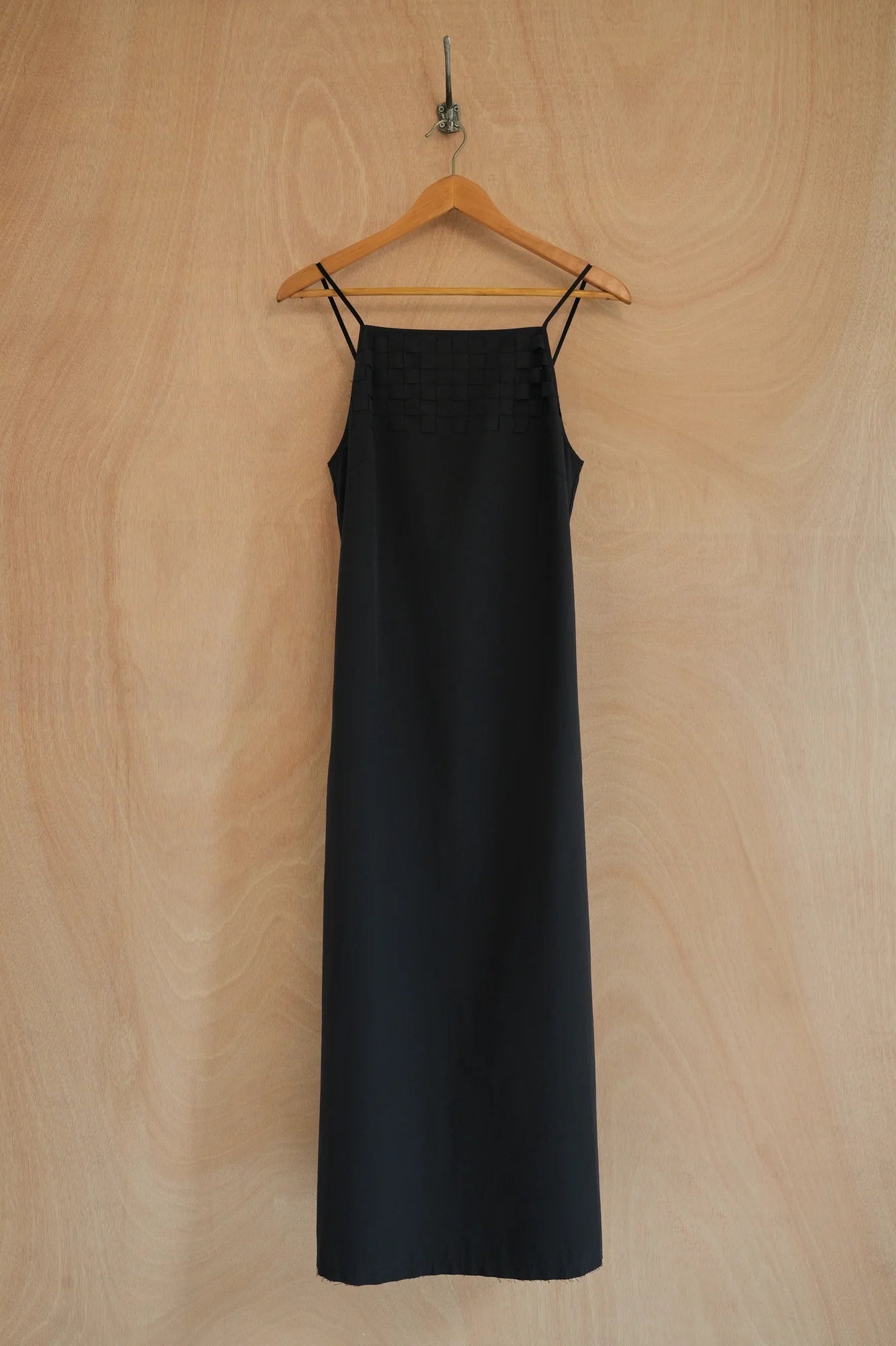 UNISECON voss dress in black, front view