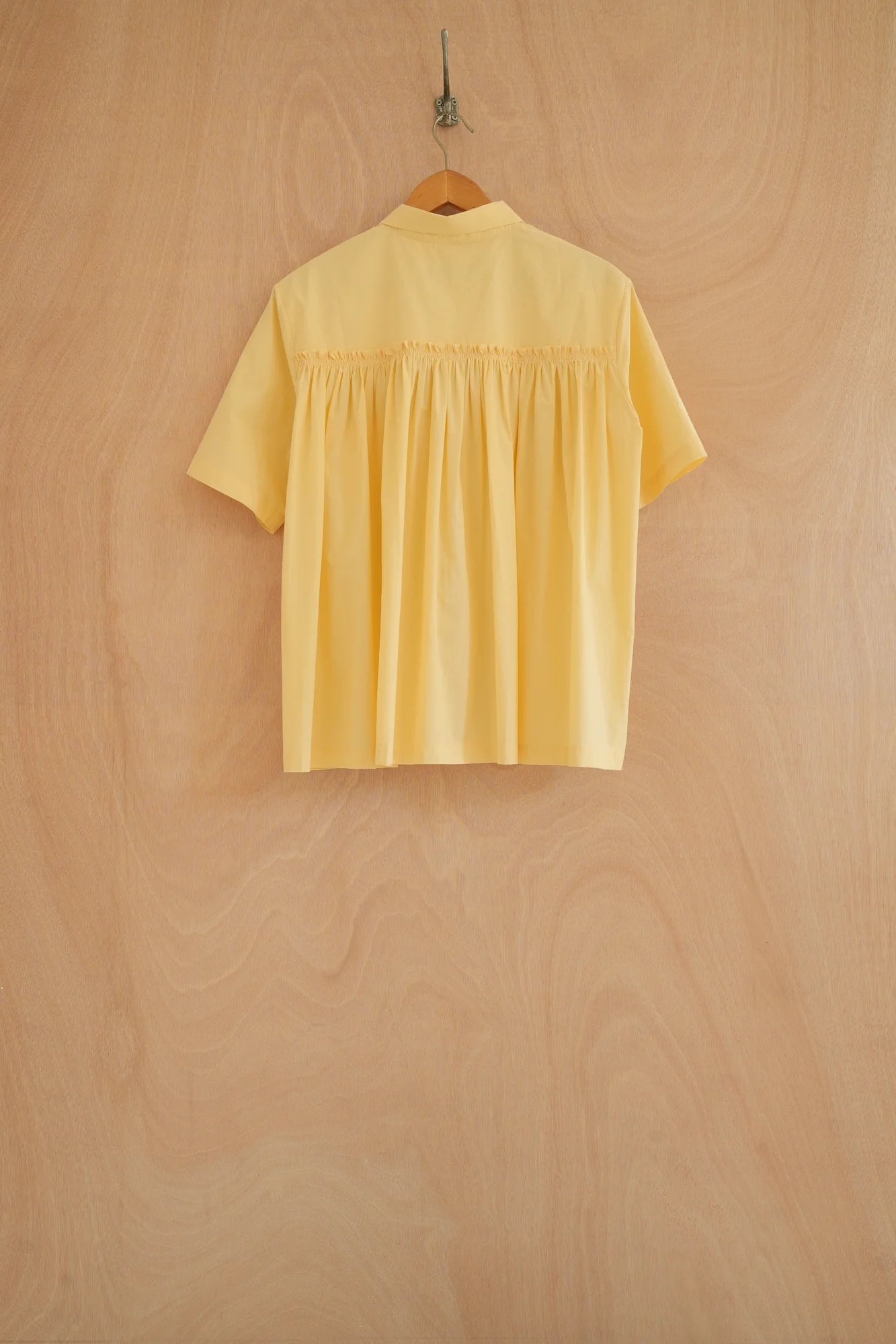 UNISECON Wei top in yellow, back view